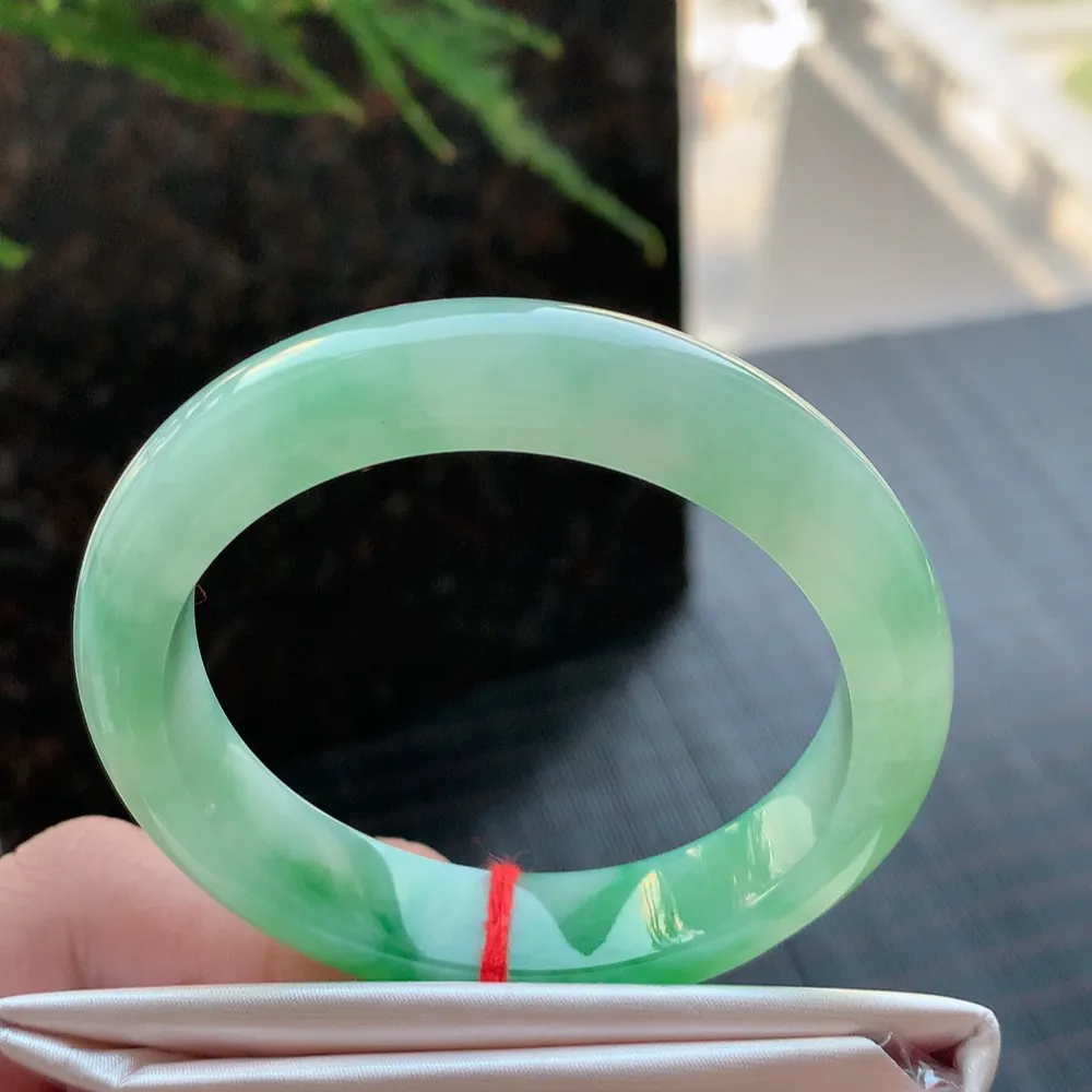 正圈冰阳绿 无瑕 尺寸:50.7/12.1/7.7 种色兼备