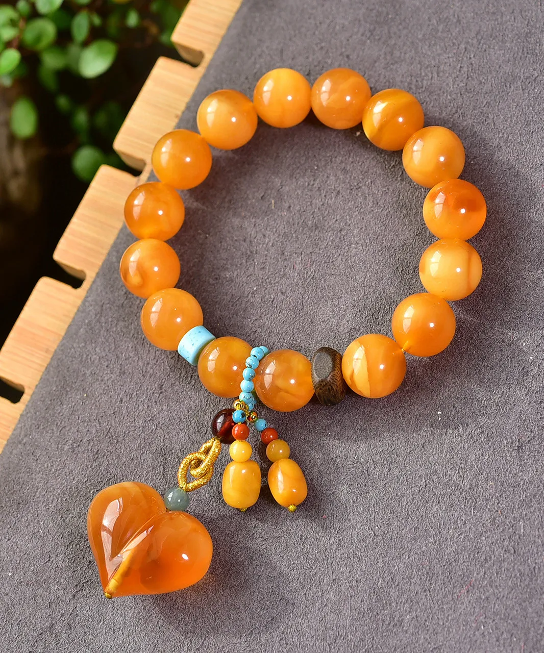 新款~老花蜜蜡设计款手链 满满的蜡质感 上手美美超白 尺寸12mm天然多宝配饰 蜜蜡屁桃~