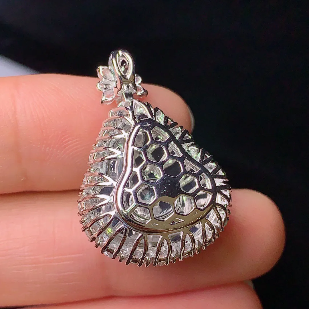 18k金钻镶嵌翠绿葫芦吊坠 玉质细腻 色泽艳丽   整体尺寸27*19.2*13.6