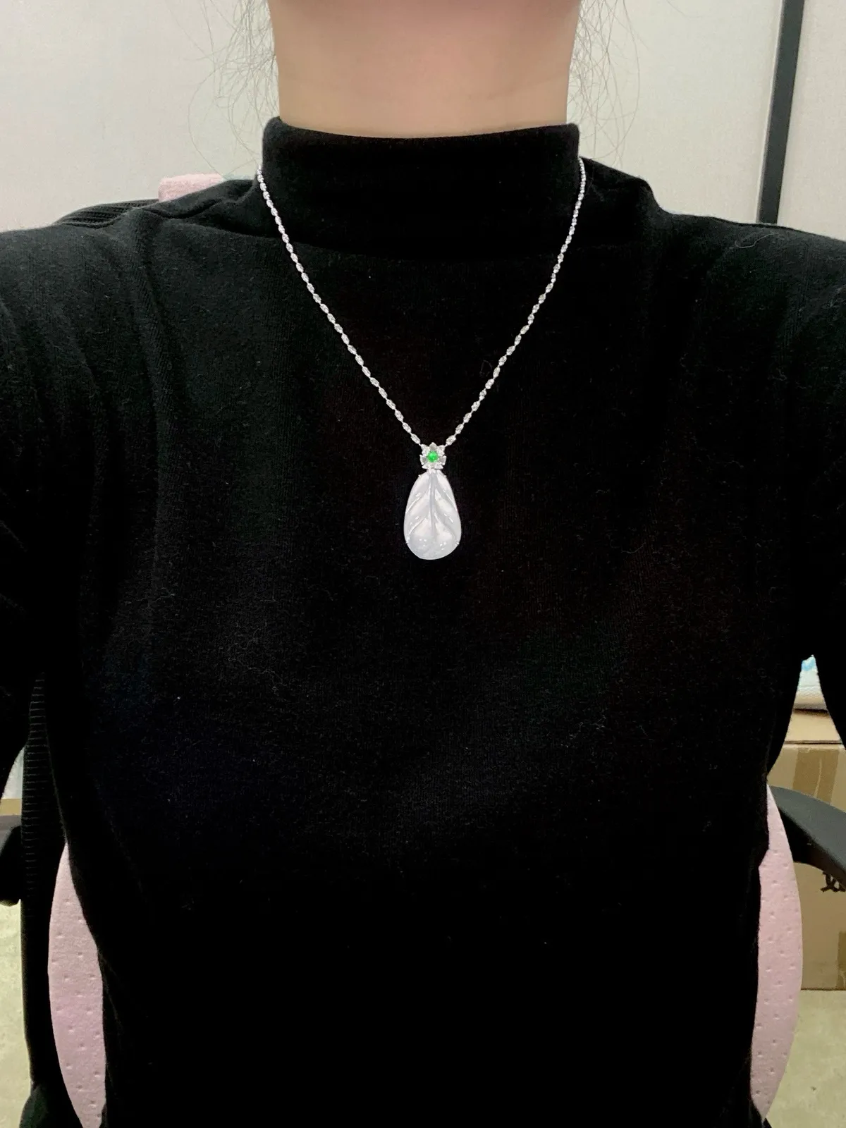 【冰种叶子】金枝玉叶，质地细腻，冰润透亮，光泽出众，18k金钻镶嵌，裸石尺寸28.6*17.6*2.5毫米