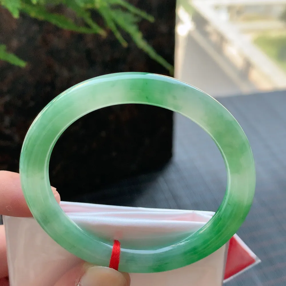 圆条冰绿 无瑕 尺寸:53.1/8.1 种色兼备