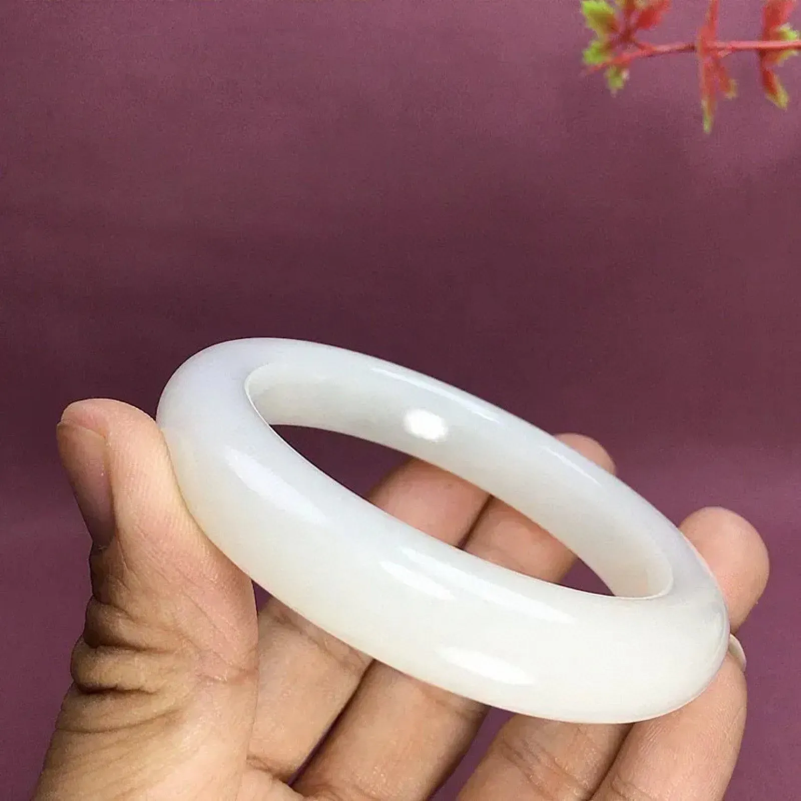 和田玉57.5圈口羊脂白手镯！玉质细腻油润 底色纯净 无裂无杂 脂粉好，品质好