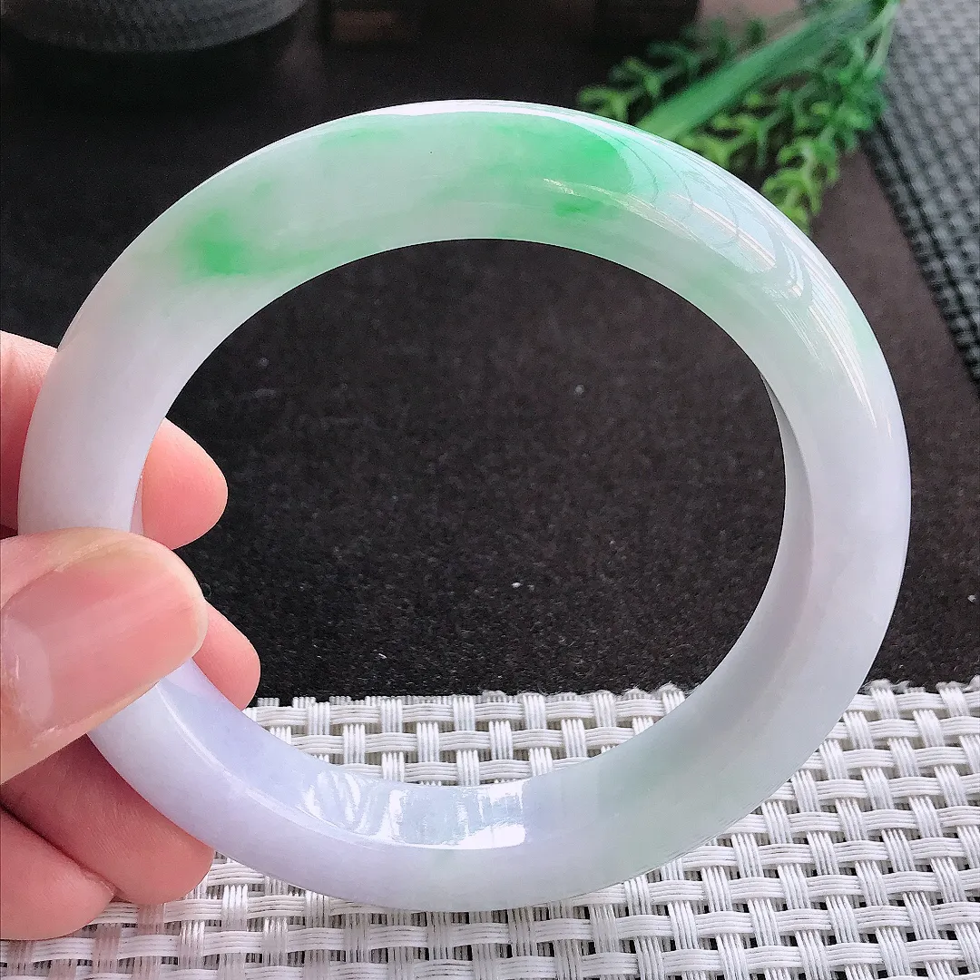 天然A货翡翠61/12.6/10.3老坑秀气温润白底青飘阳绿手镯宽边玉镯