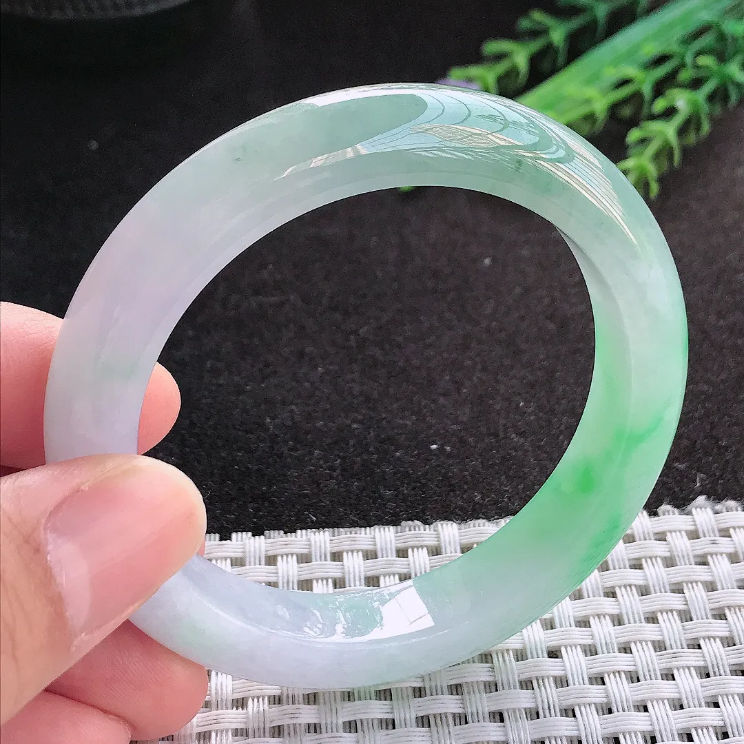 天然A货翡翠53/11/8.6老坑冰胶果冻飘阳绿手镯宽边玉镯