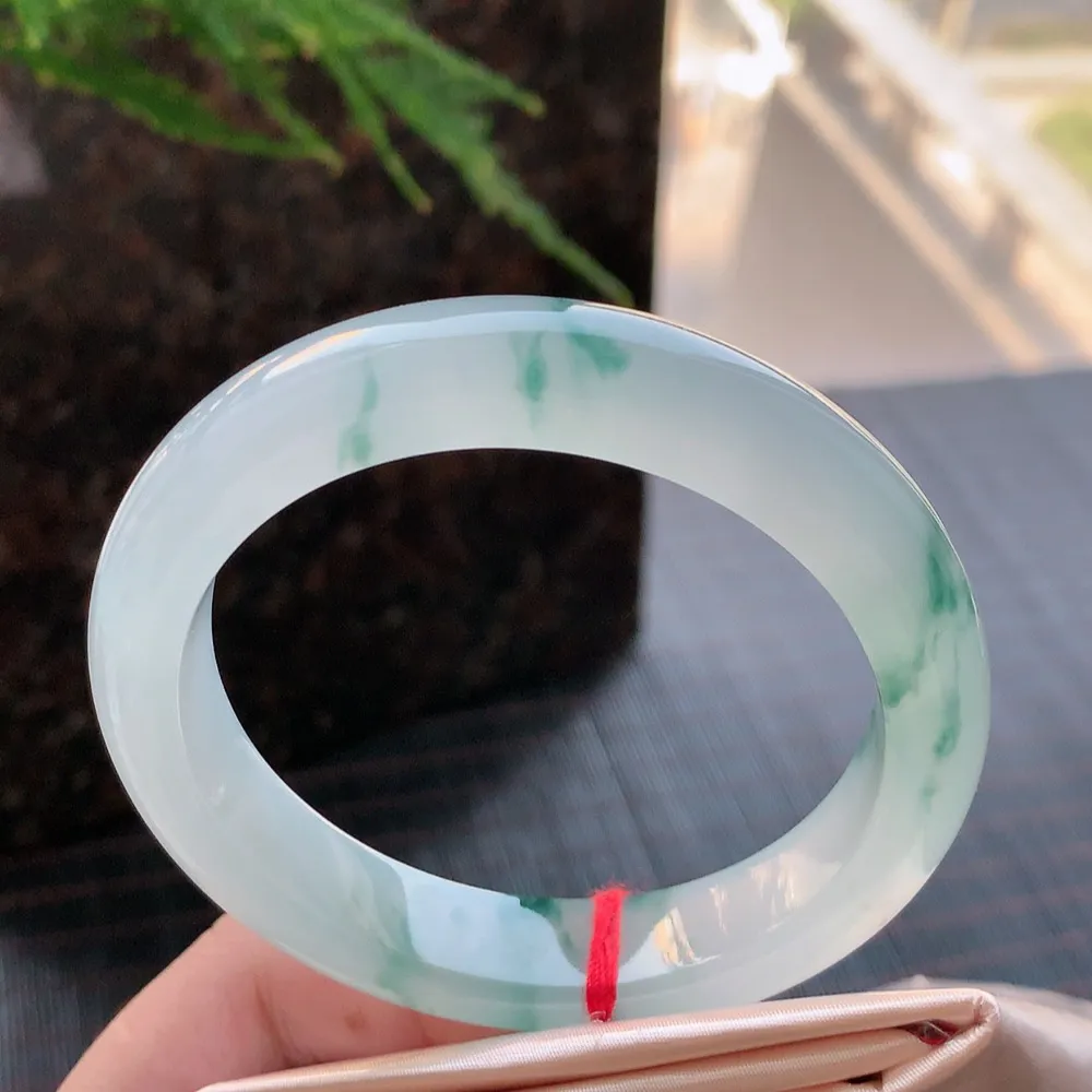 正圈高冰飘花 无瑕 尺寸:57.6/12.4/8.8 花美 种水好