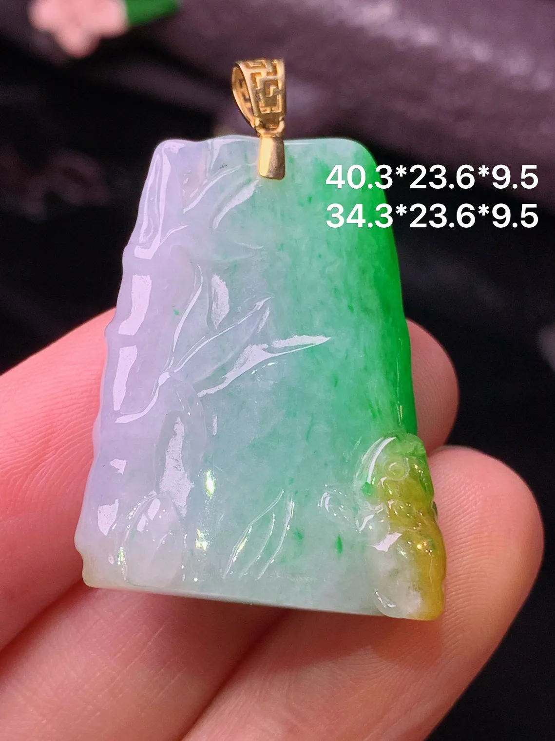 18k金镶嵌飘黄绿竹节吊坠 玉质细腻 色泽清新艳丽 整体尺寸40.3*23.6*9.5