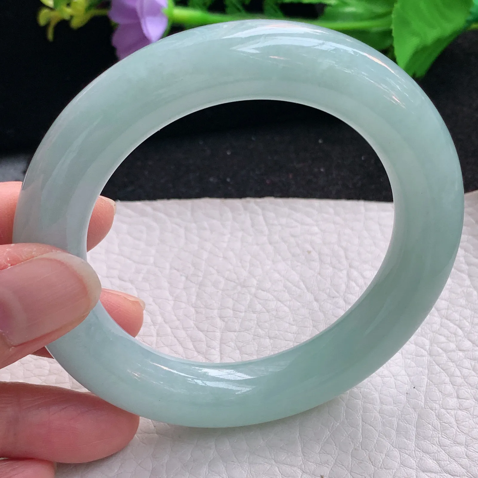 js自然光56.5*12*12.5胖圆镯 缅甸翡翠a货玉手镯浅绿圆条玉手环