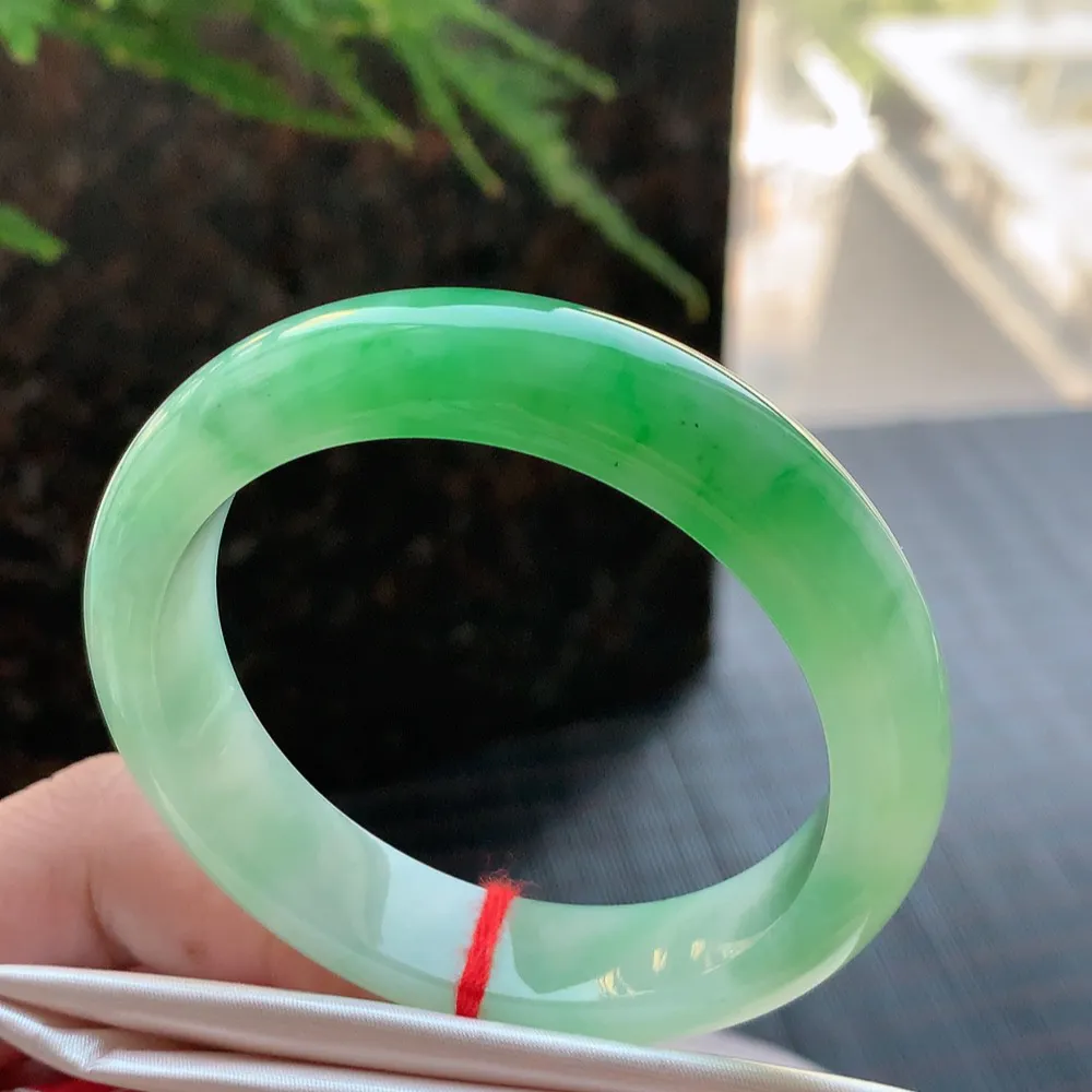 正圈冰阳绿 无瑕 尺寸:50.7/12.1/7.7 种色兼备