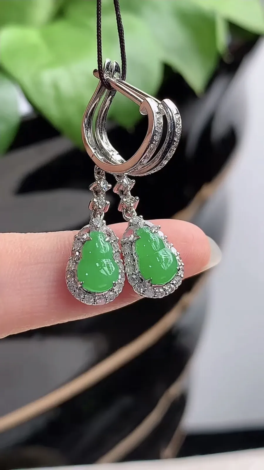 a货翡翠老坑冰种18K金伴钻镶嵌满绿葫芦耳坠 尺寸7×4.6×5.8mm 重量3.52g 1205