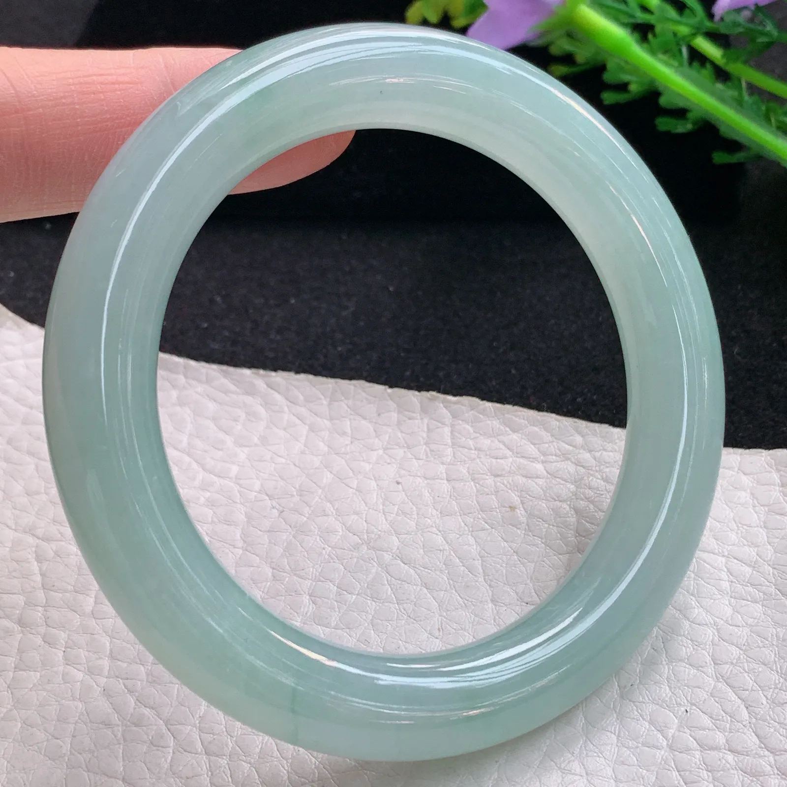 xo自然光57*10.9美人镯 缅甸翡翠a货玉手镯浅绿圆条玉手环