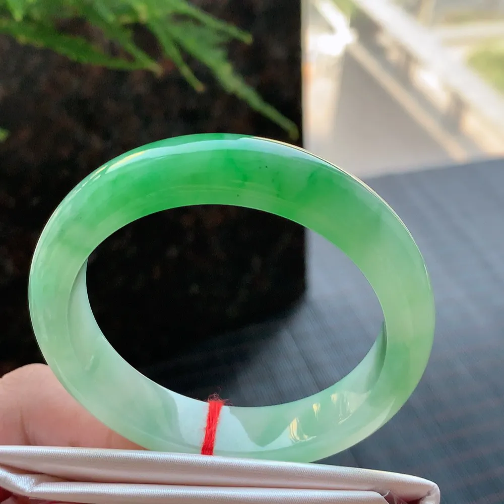 正圈冰阳绿 无瑕 尺寸:50.7/12.1/7.7 种色兼备