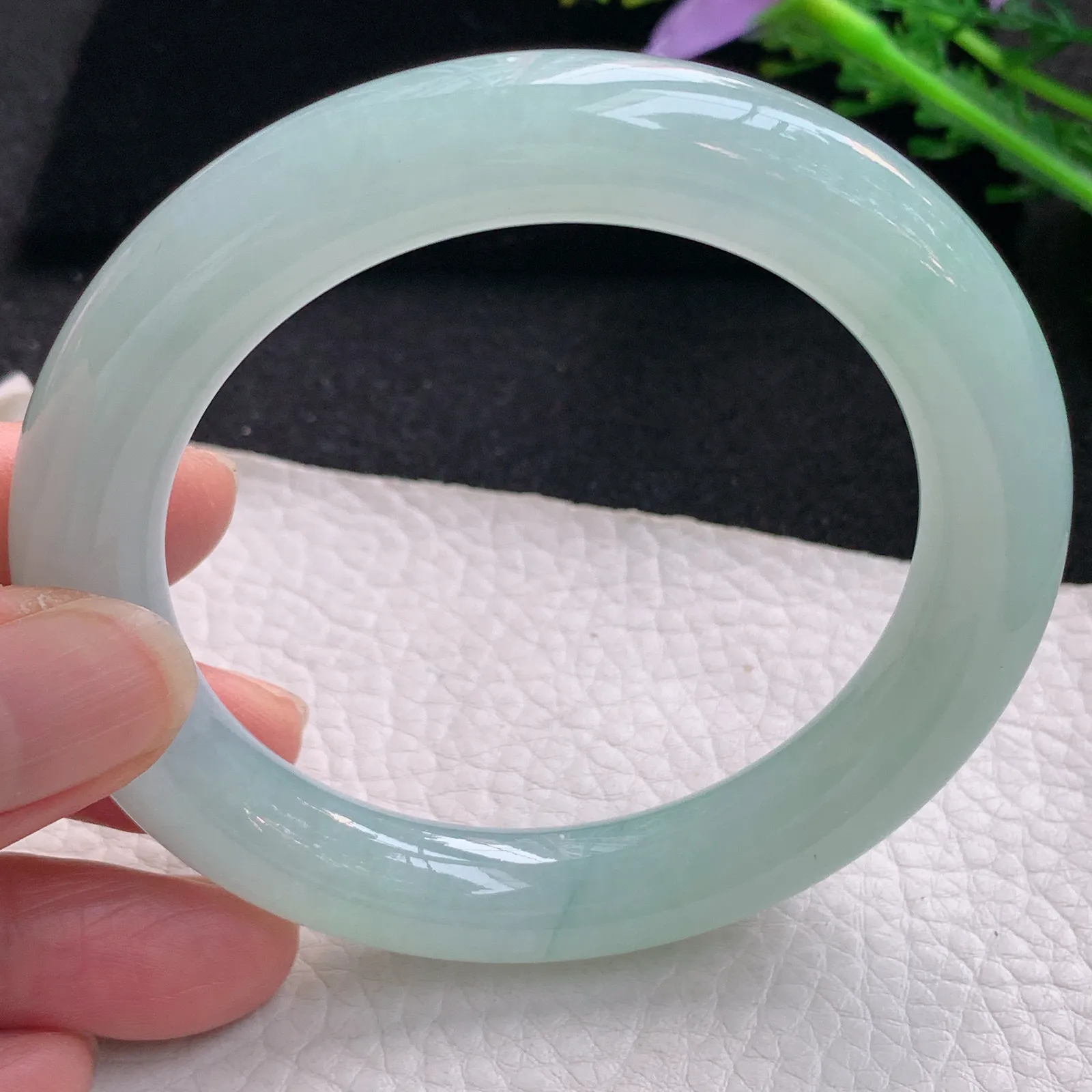 xo自然光57*10.9美人镯 缅甸翡翠a货玉手镯浅绿圆条玉手环