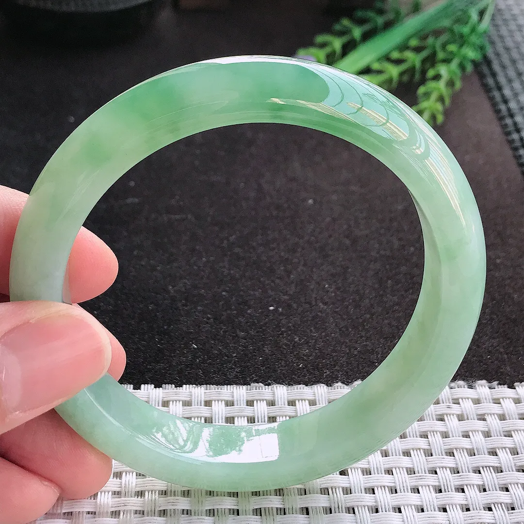 天然A货翡翠60/12.6/8.8老坑冰润果冻胶冰晴满绿手镯宽边玉镯