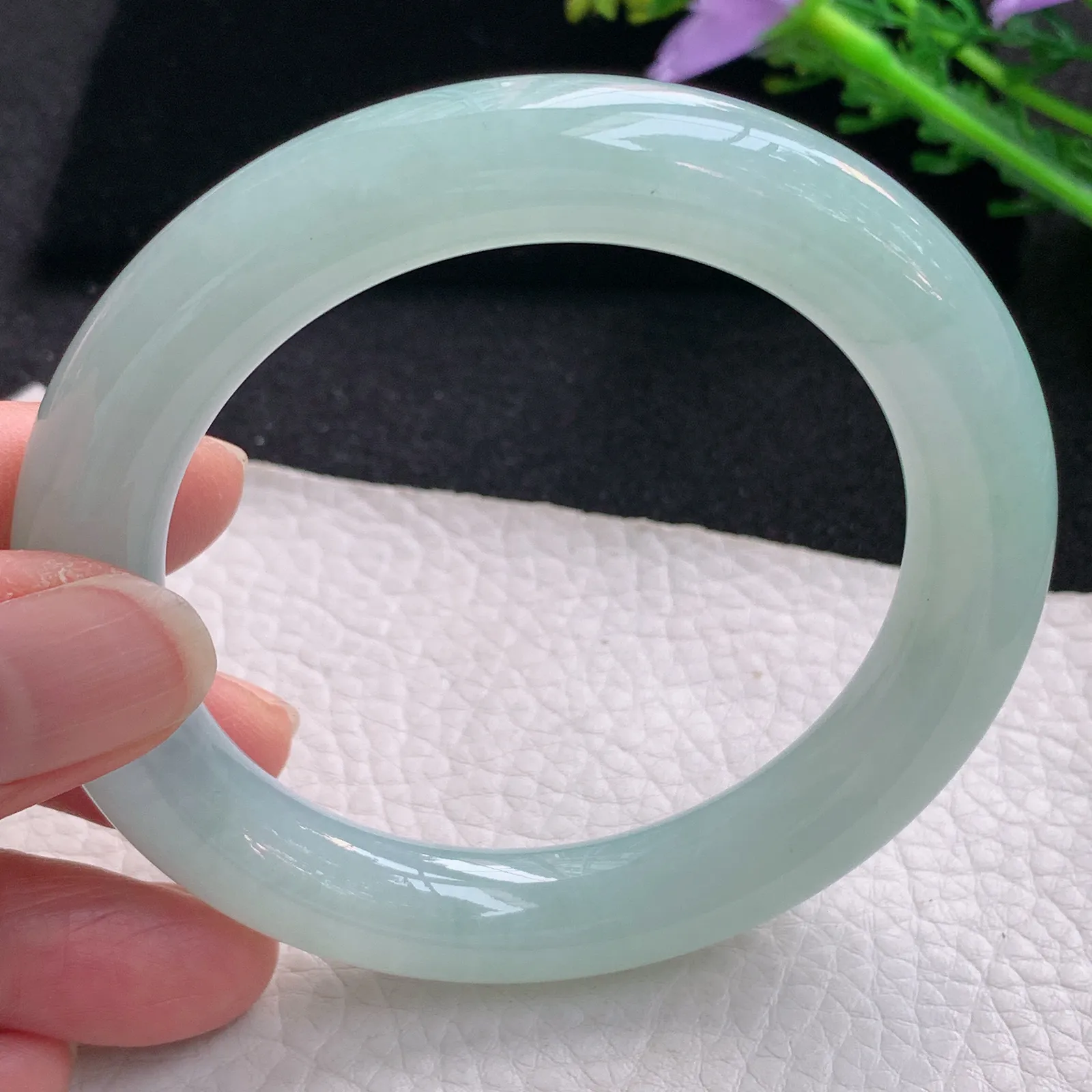 xo自然光57*10.9美人镯 缅甸翡翠a货玉手镯浅绿圆条玉手环