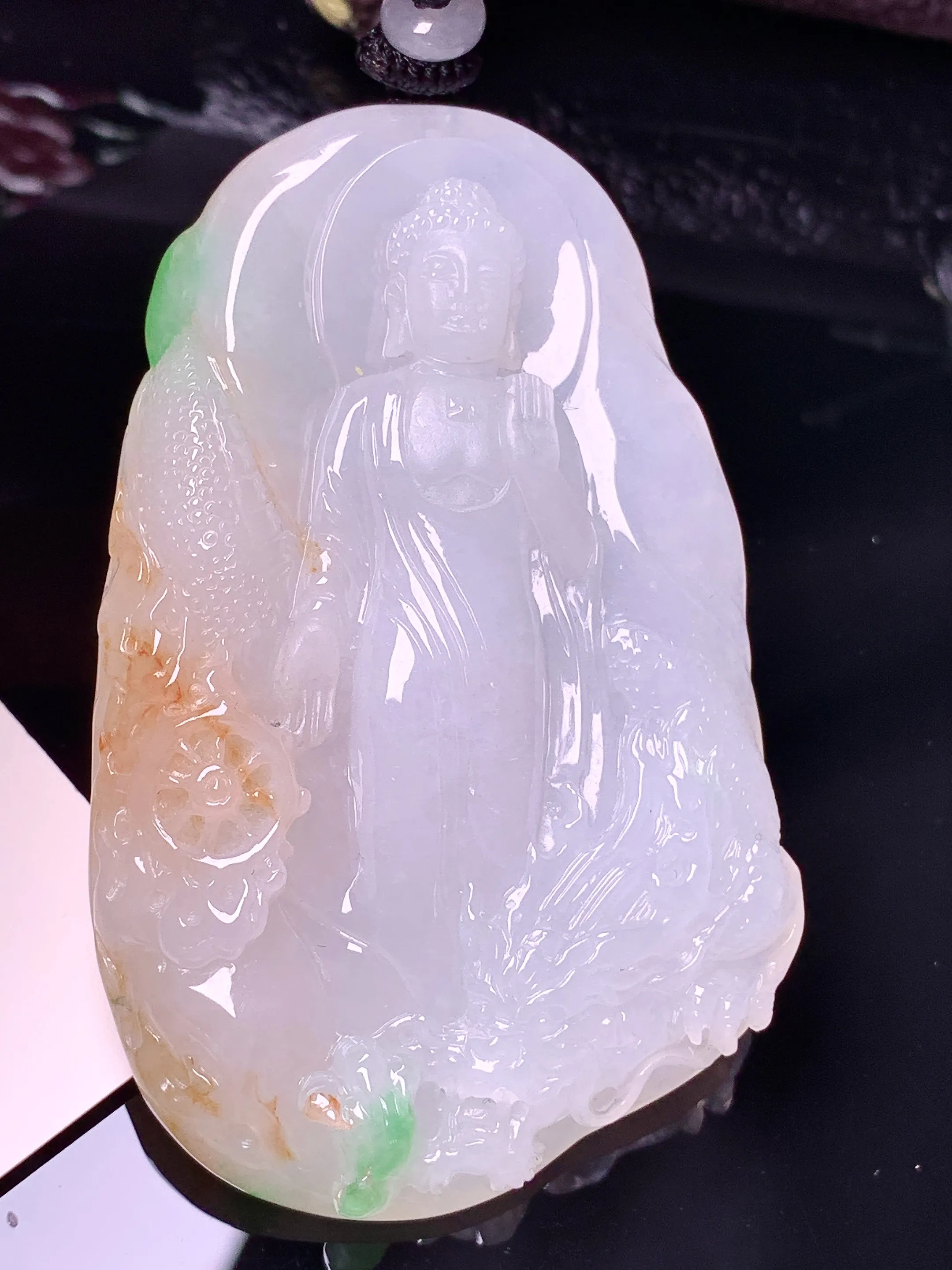 飘黄绿大日如来佛祖吊坠 玉质细腻 色泽清新艳丽 整体尺寸65.2*40.7*10