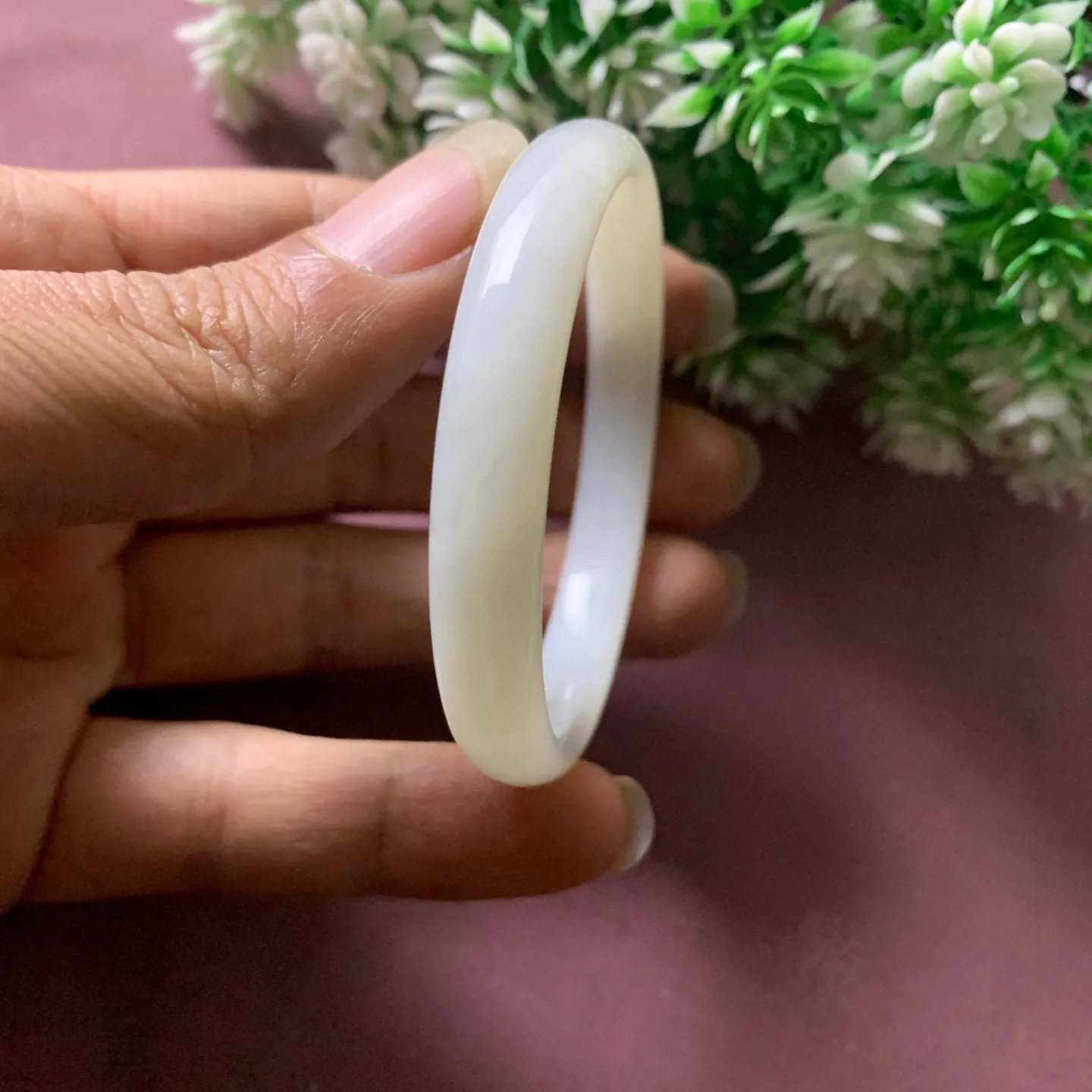 和田玉50.5圈口羊脂白手镯，玉质细腻油润 底色纯净脂粉好，品质好