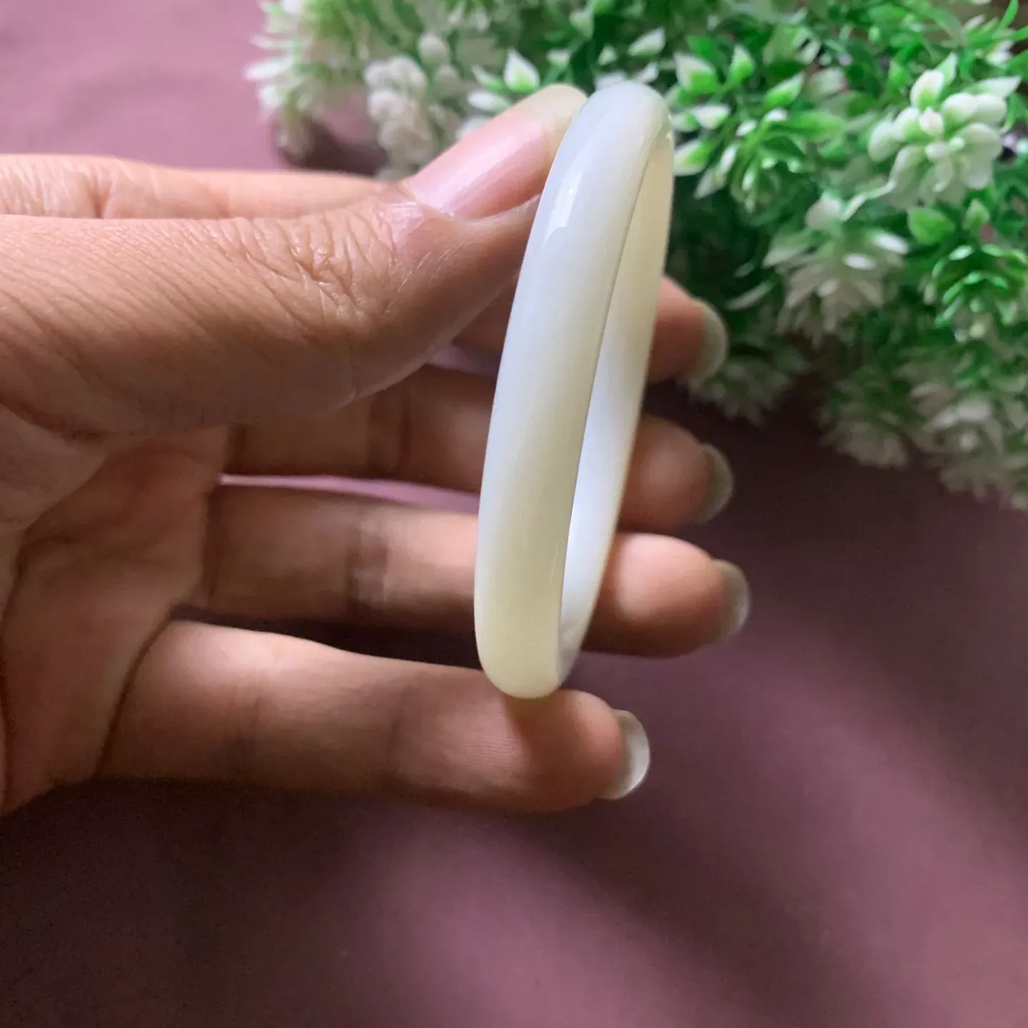 和田玉51圈口羊脂白手镯，玉质细腻油润 底色纯净脂粉好，品质好