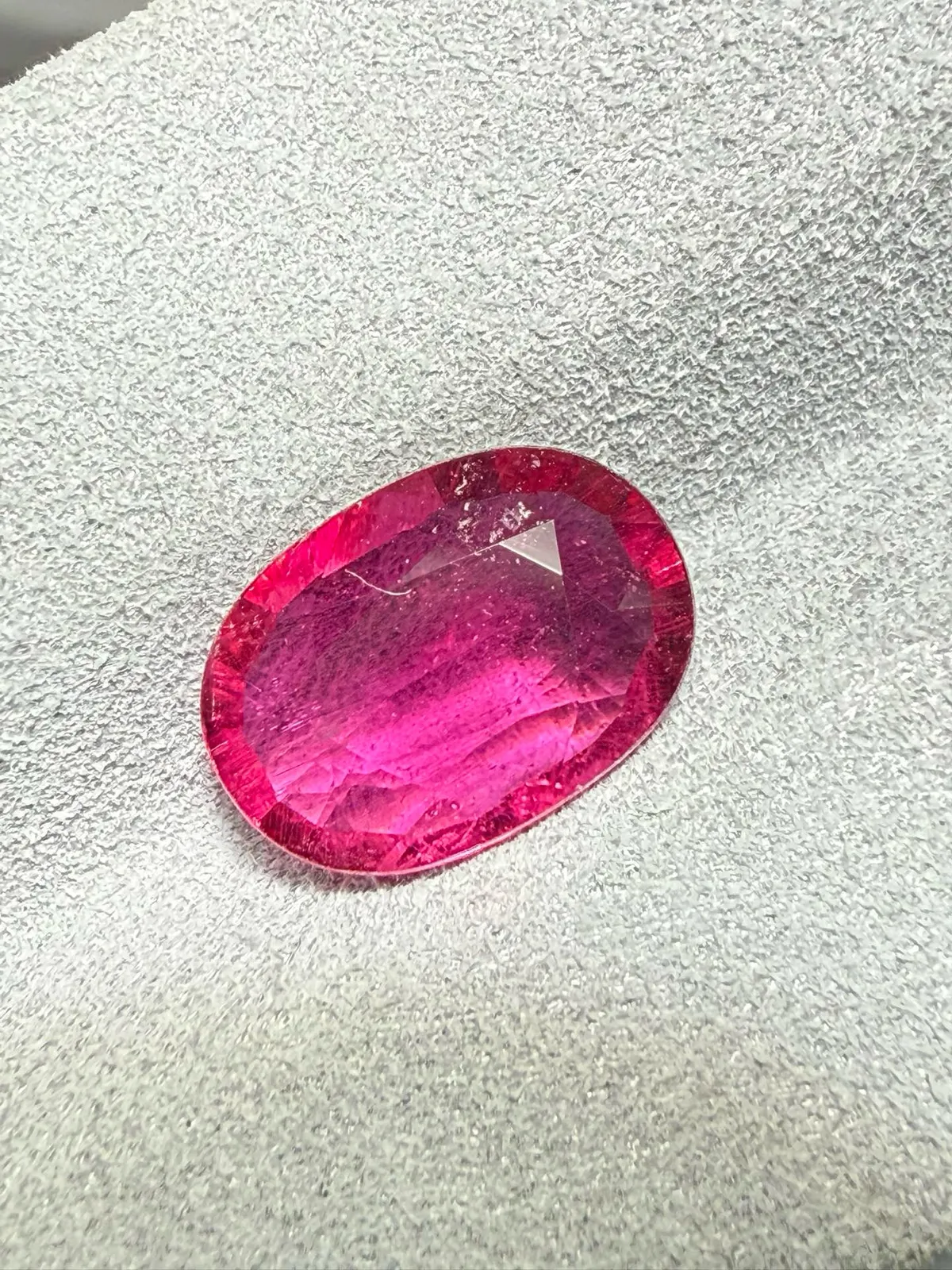 【高端珠宝】天然极美卢比来碧玺裸石
重量: 2.205ct  规格: 10.7*7.6*3.4毫米
