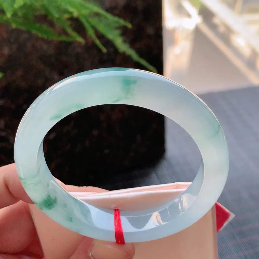 正圈高冰飘花 无瑕 尺寸:57.6/12.4/8.8 花美 种水好