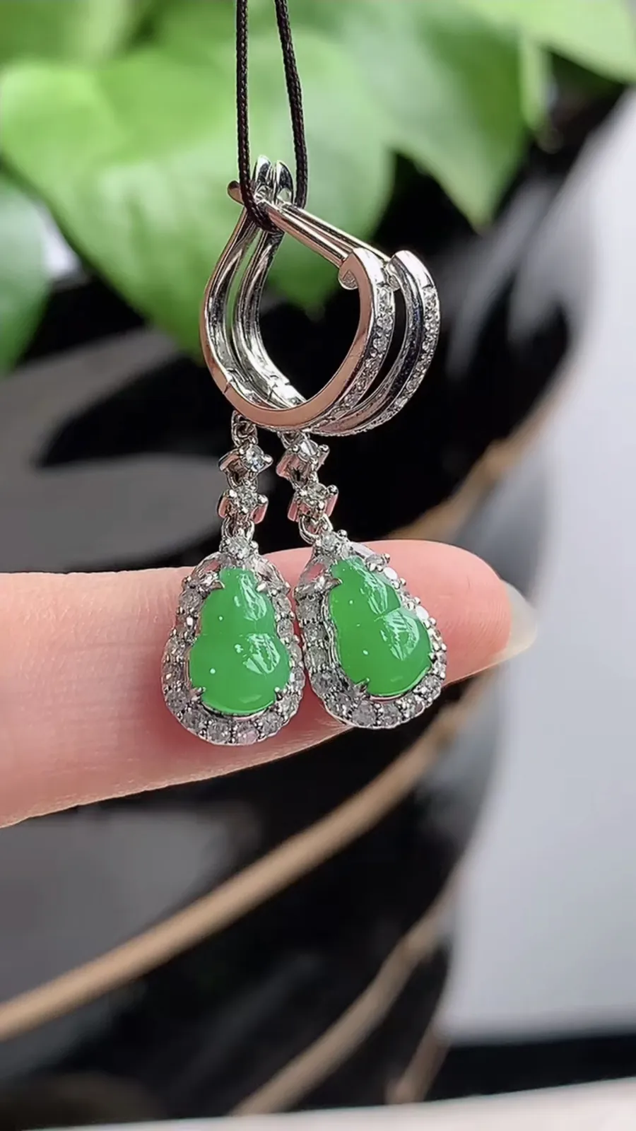 a货翡翠老坑冰种18K金伴钻镶嵌满绿葫芦耳坠 尺寸7×4.6×5.8mm 重量3.52g 1205