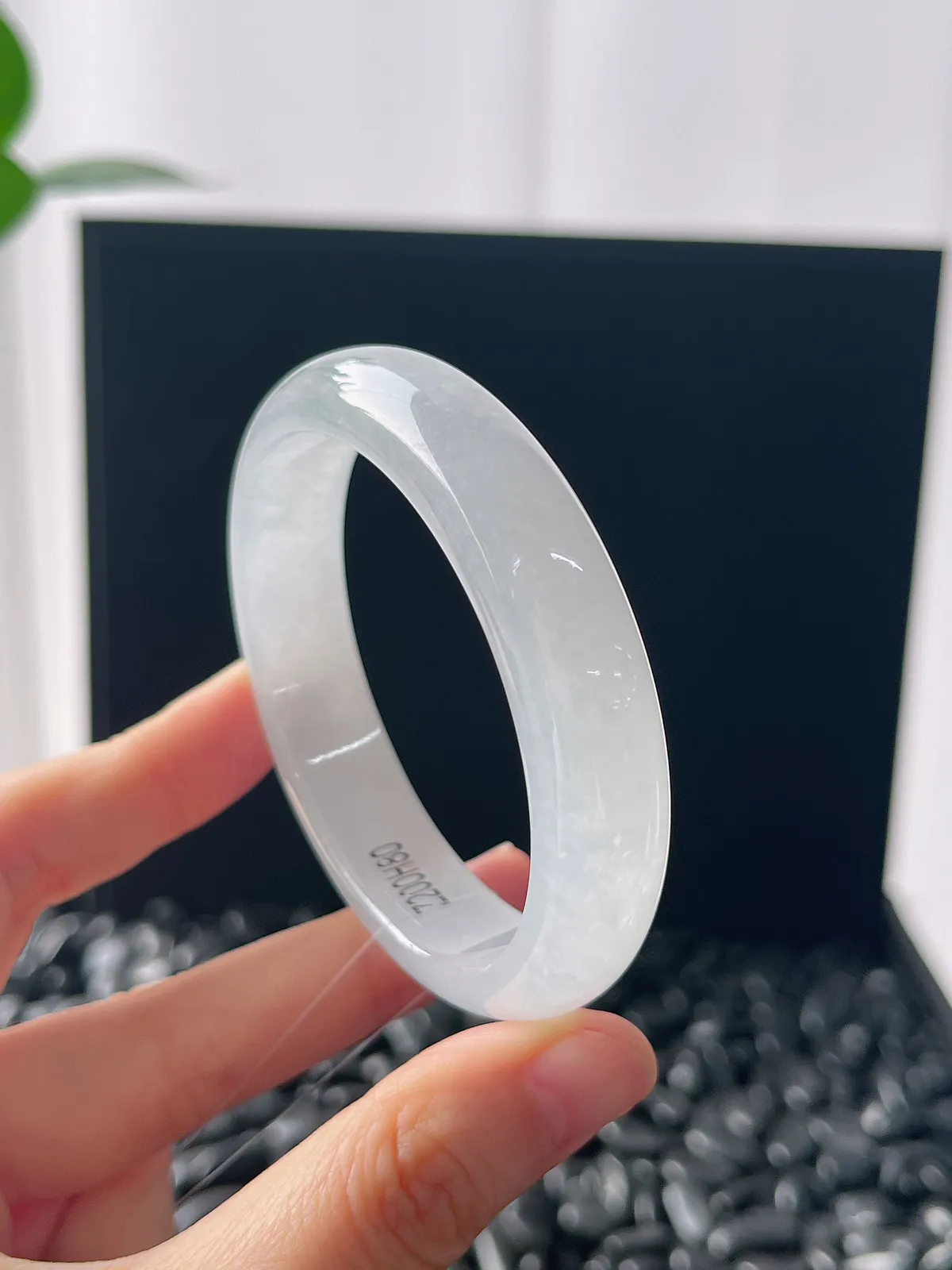 贵妃镯55.8圈口，翡翠冰糯种白色手镯