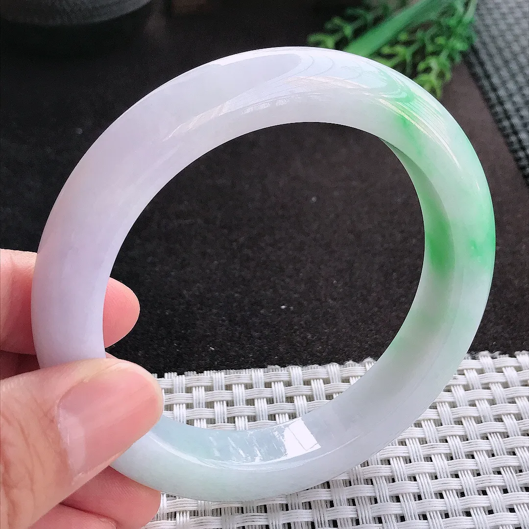 天然A货翡翠61/12.6/10.3老坑秀气温润白底青飘阳绿手镯宽边玉镯