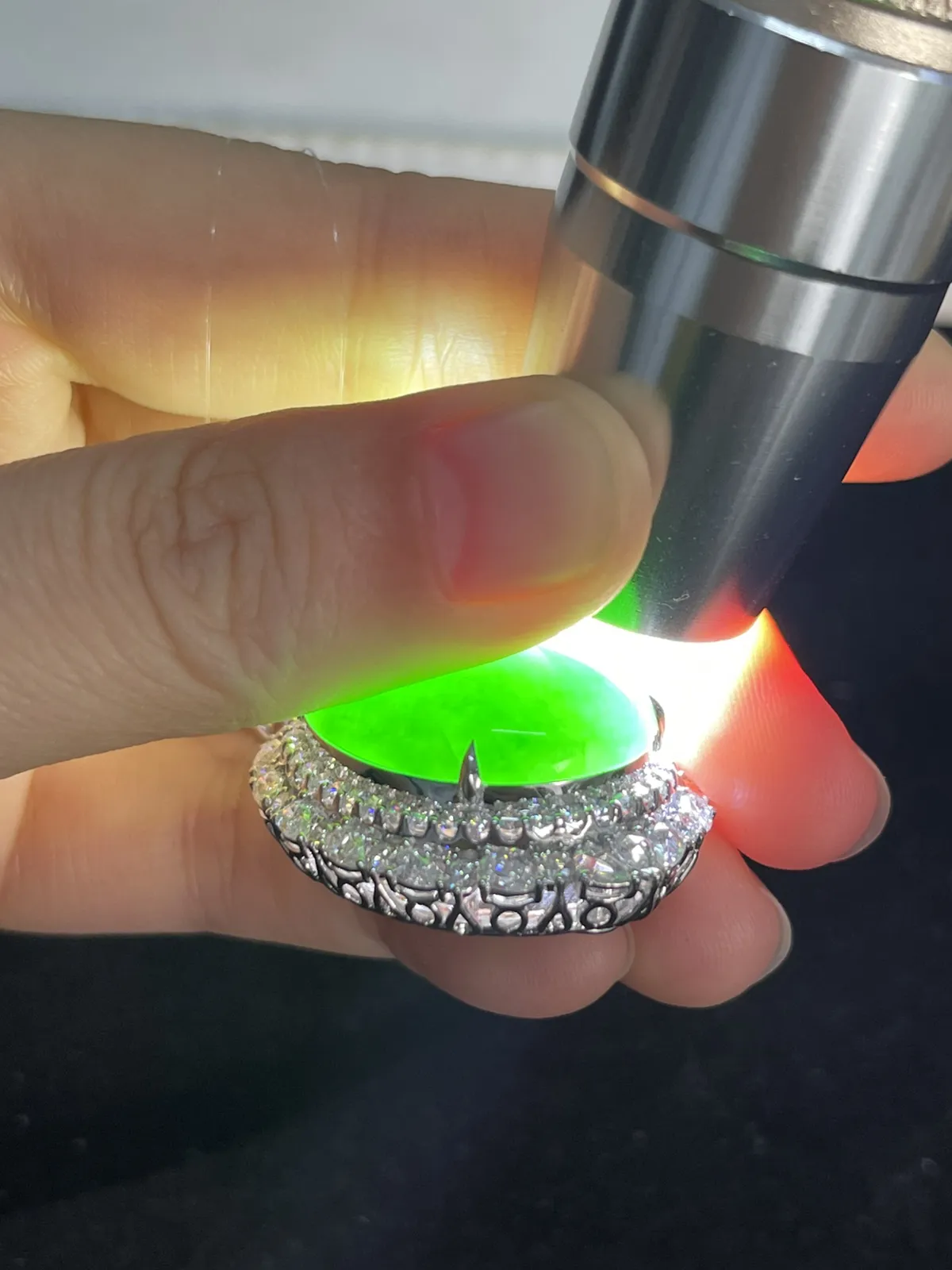 18k金镶翡翠冰糯种绿色大蛋面吊坠