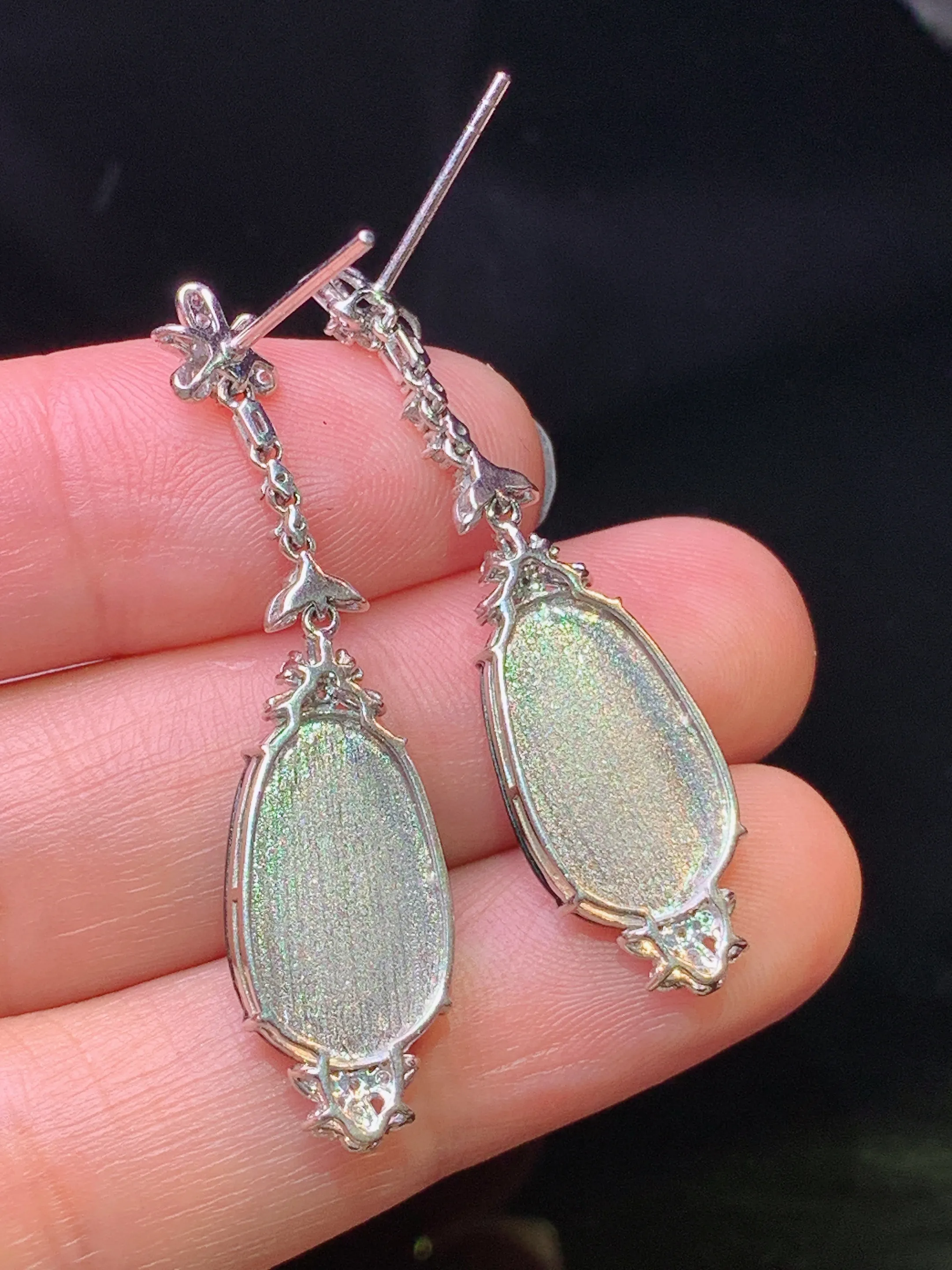 18k金钻镶嵌满绿福贝耳坠 玉质细腻 色泽清新艳丽 整体尺寸40*10.2*4