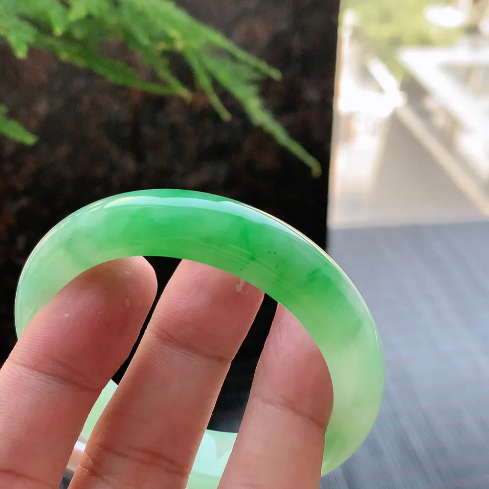 正圈冰阳绿 无瑕 尺寸:50.7/12.1/7.7 种色兼备