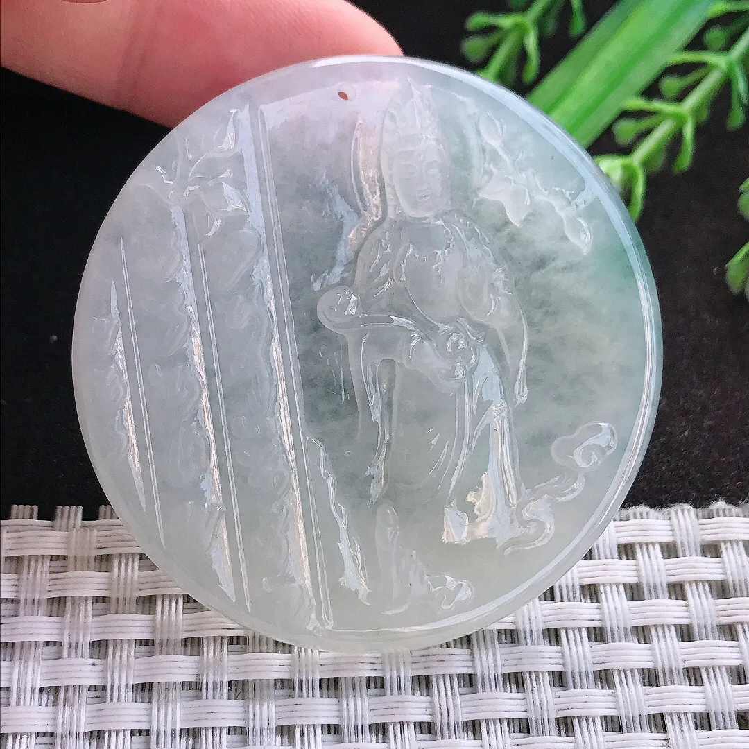 天然A货翡翠53.6/5.3老坑冰透起胶白冰自在观音吊坠翡翠玉观音挂件