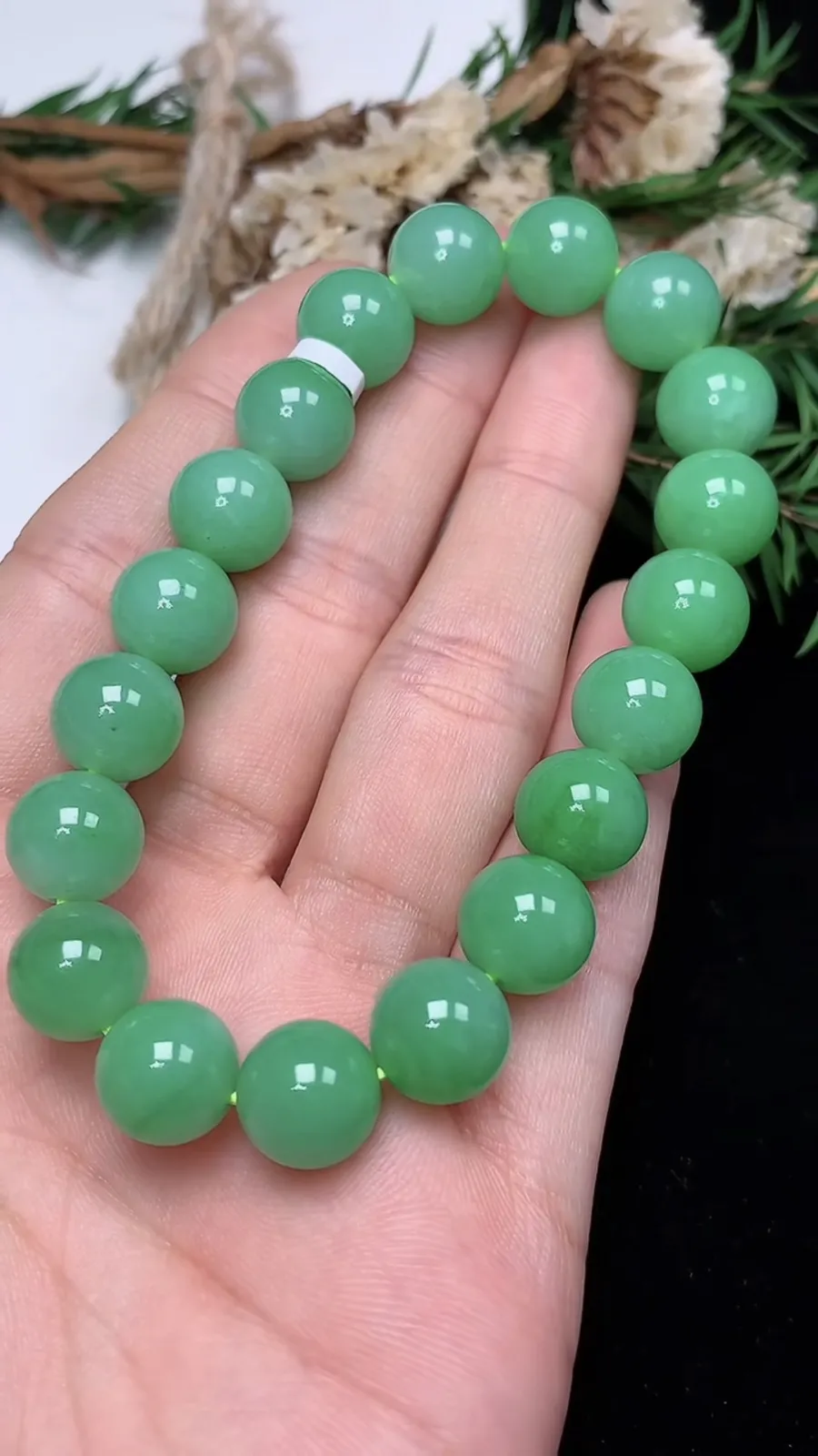 翡翠a货满绿圆珠手串，尺寸10-19颗，重量:33.00g
