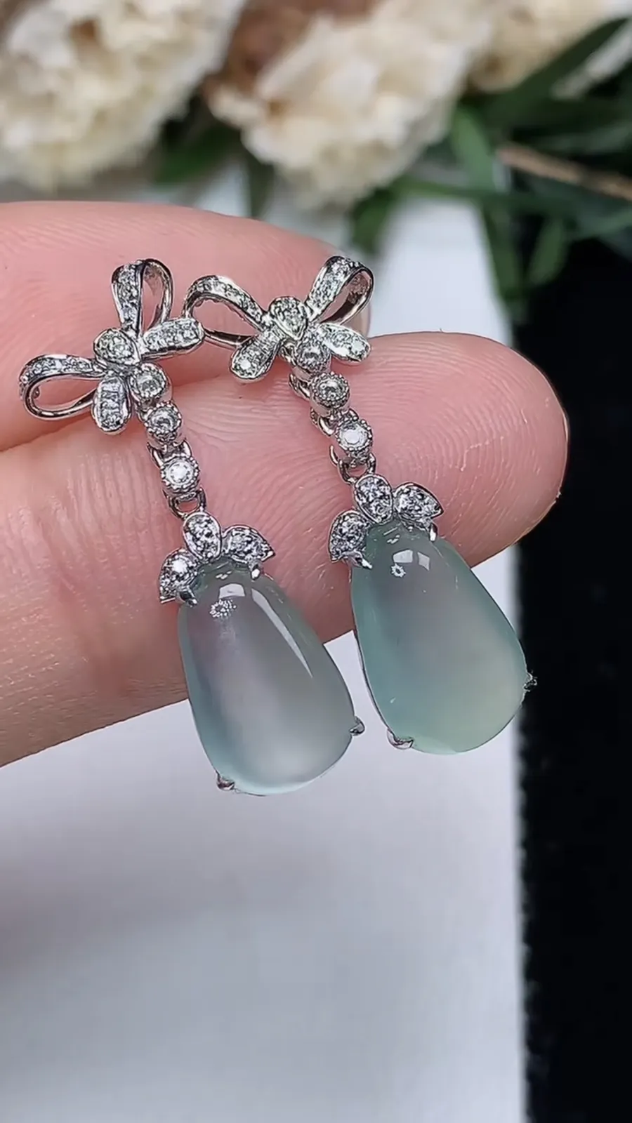 翡翠a货18k金冰种白冰福瓜耳坠，尺寸10.9-7-4，重量:2.84g