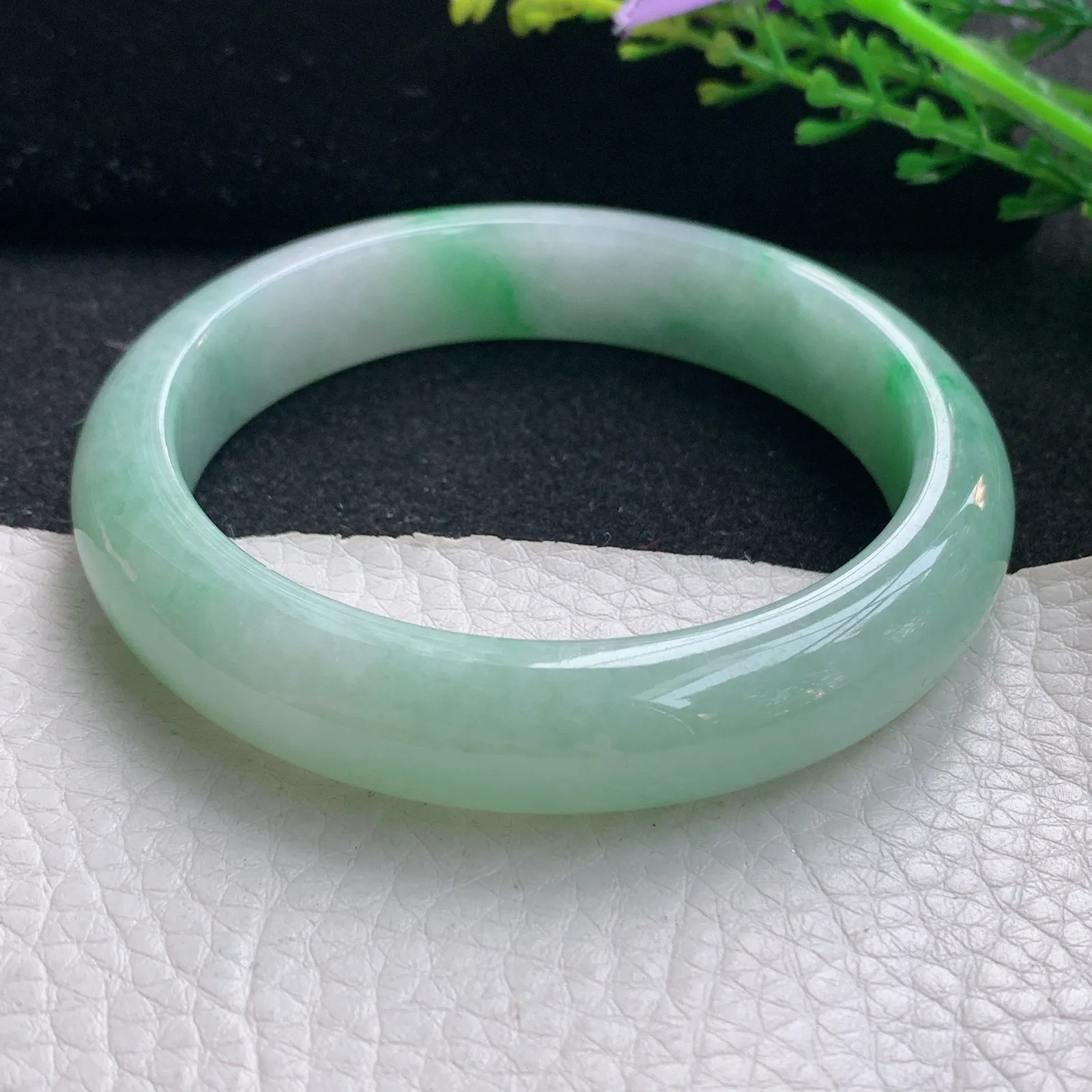 jm自然光58*12.5*8.5平安镯 翡翠a货玉手镯飘绿花宽边珠宝玉手环