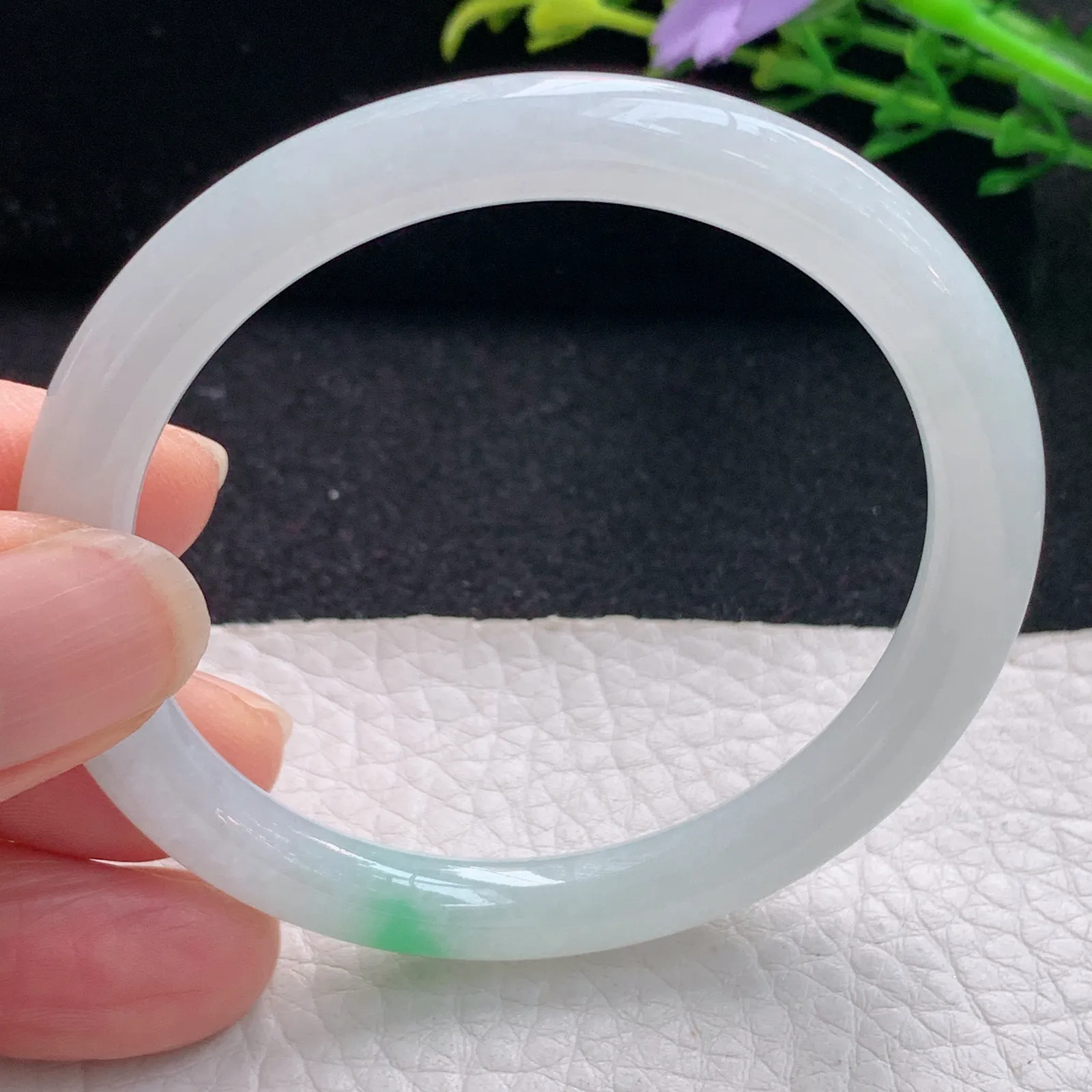 n小圈口51.5*6.8*7.2美人镯 翡翠a货玉手镯飘绿圆条珠宝玉手环