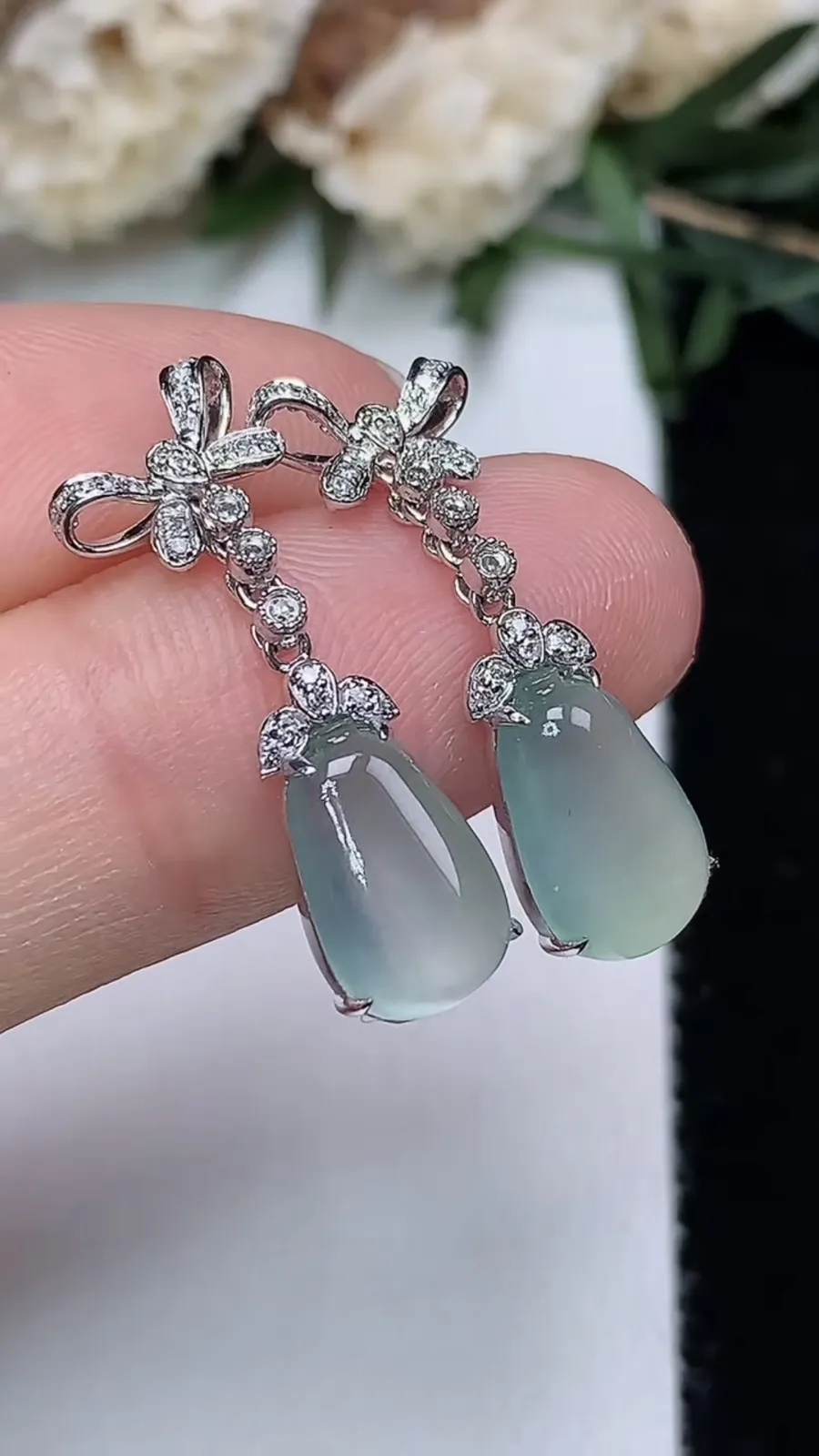 翡翠a货18k金冰种白冰福瓜耳坠，尺寸10.9-7-4，重量:2.84g