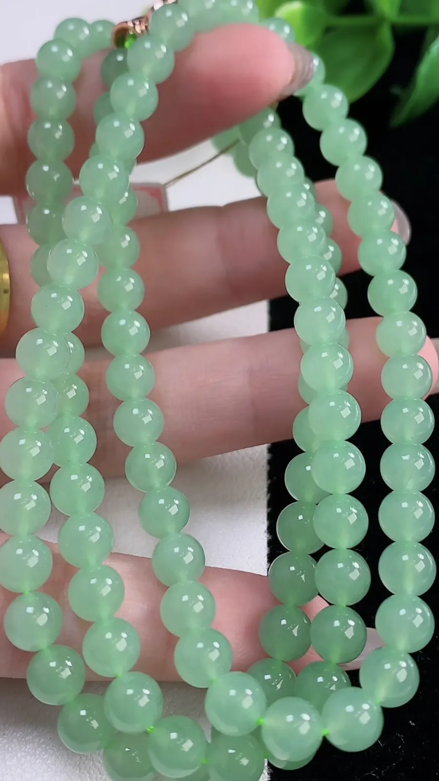 翡翠a货冰种满绿圆珠项链，尺寸6-108颗，重量:43.21g