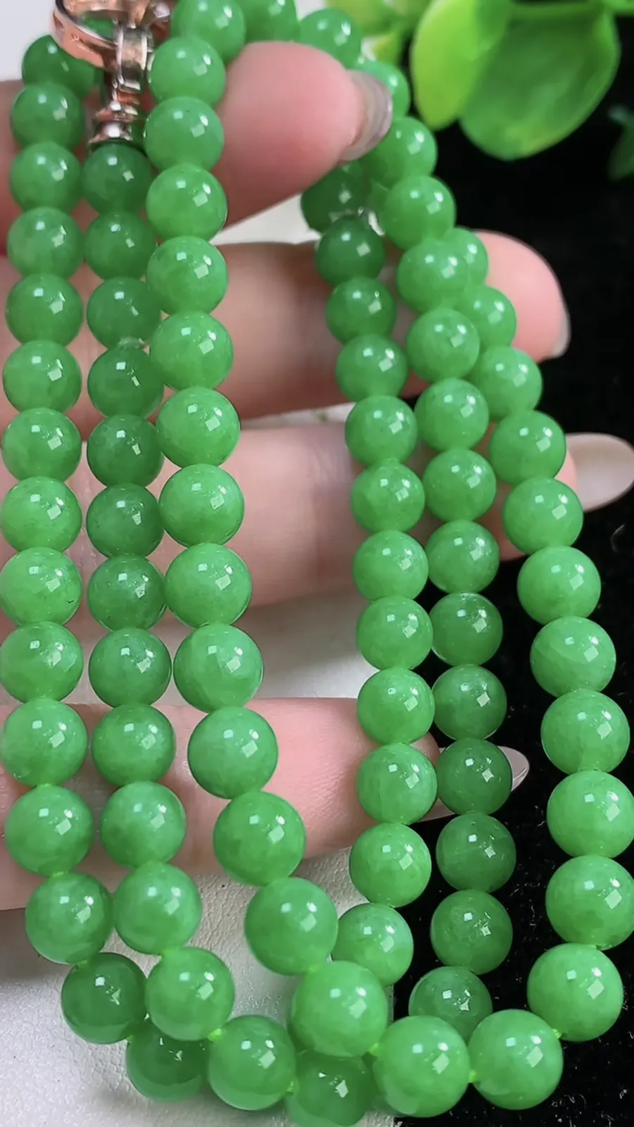 翡翠a货满绿圆珠项链，尺寸6-106颗，重量:43.40g