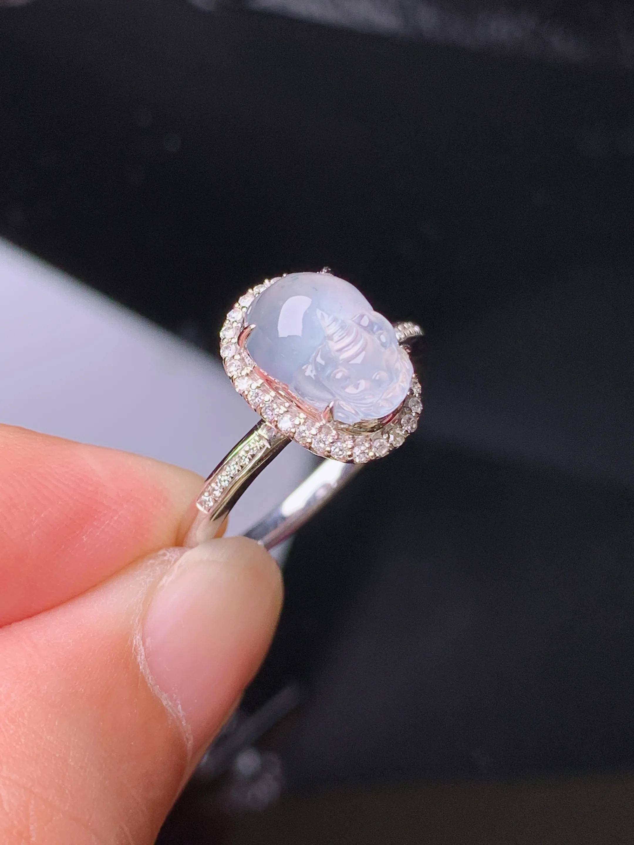 18k金钻镶嵌冰种貔貅戒指 玉质细腻 色泽清新艳丽 圈口14 整体尺寸12*9*9.2