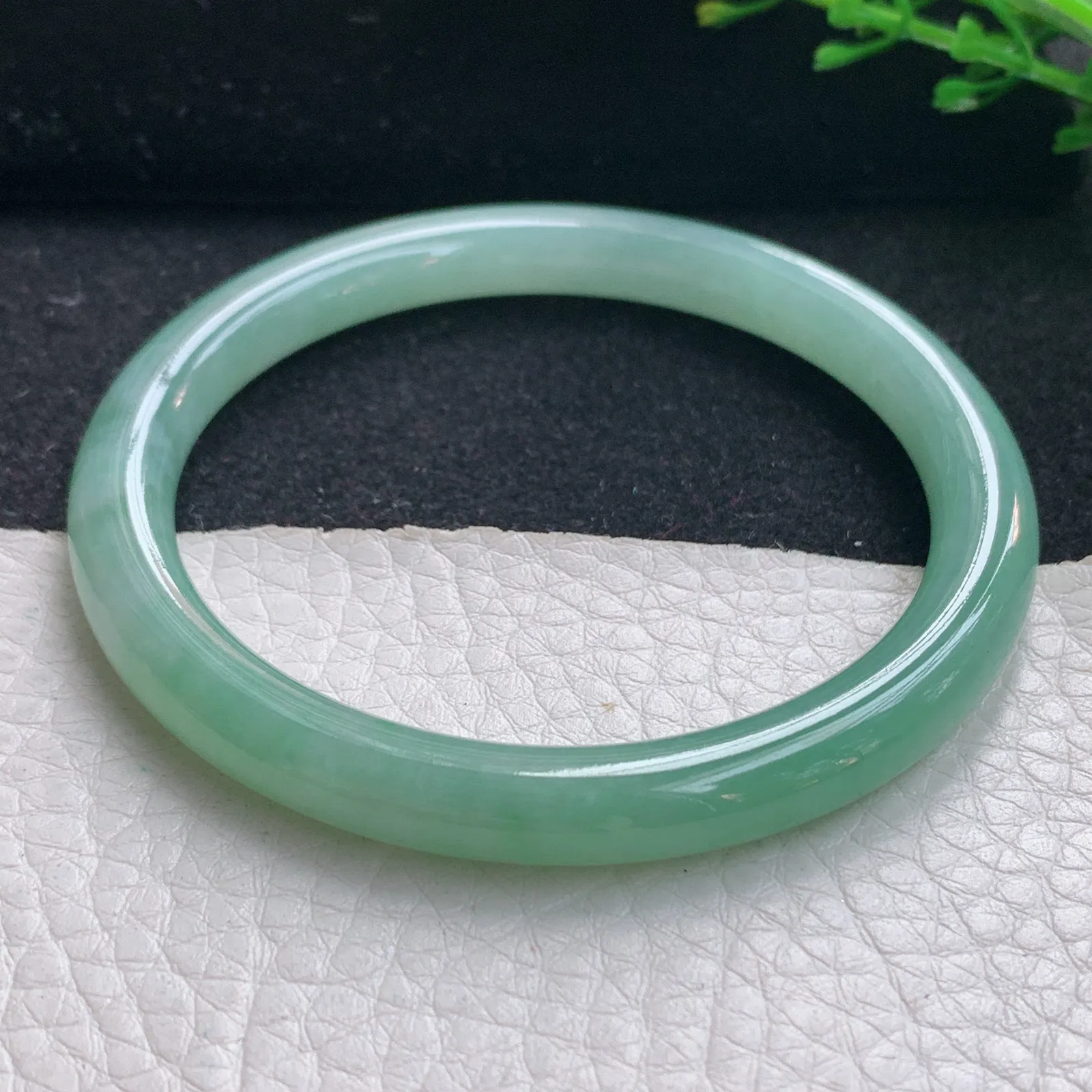 n自然光54*7*7.2叮当镯 翡翠a货玉手镯满绿圆条珠宝玉手环 美人镯