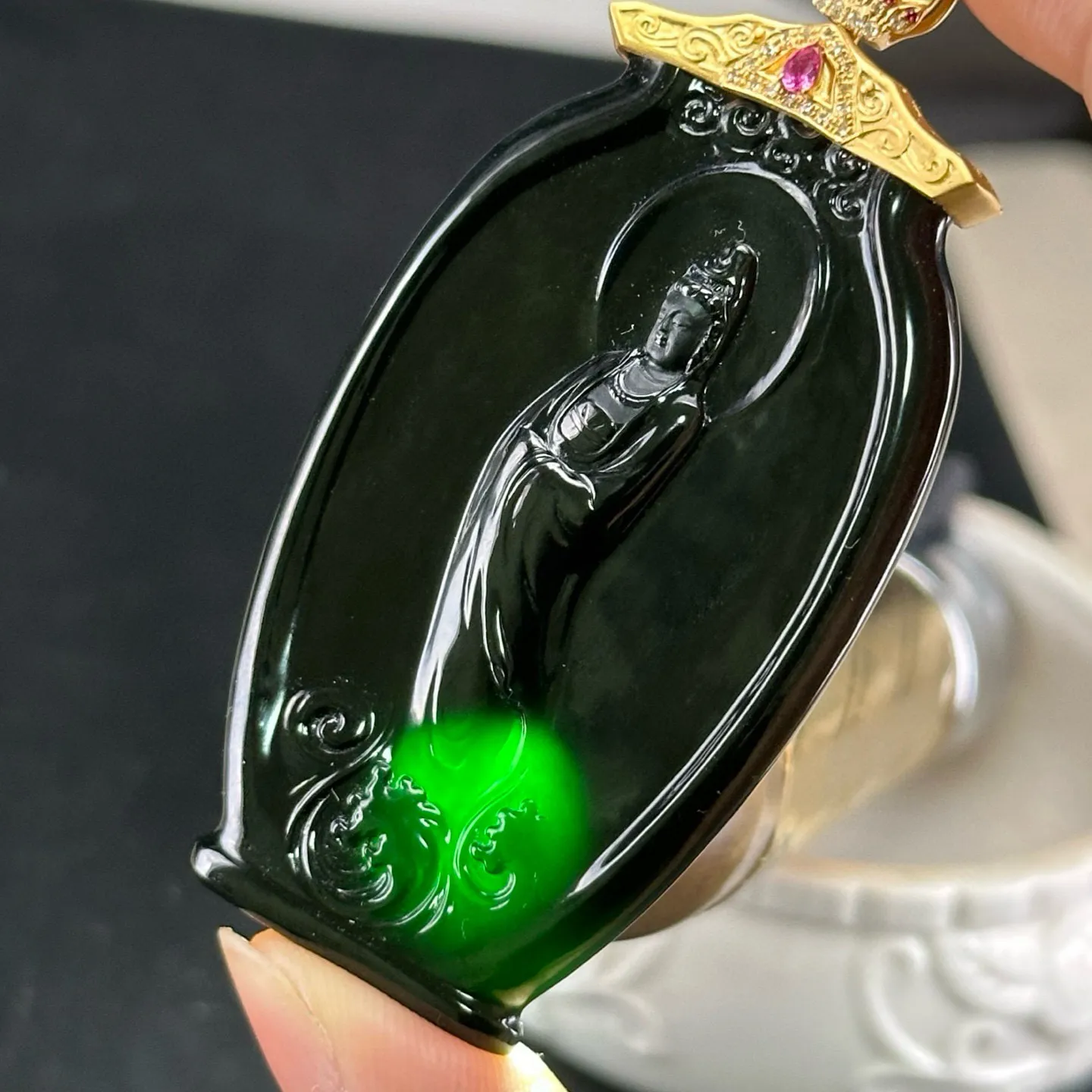 精品18k墨翠净瓶观音 种好色正 打灯通透 尺寸71.2