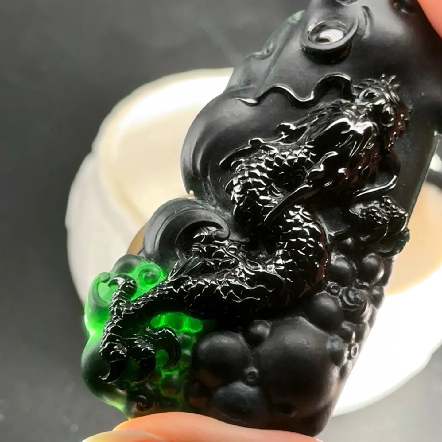 精品手工墨翠龙牌 种好色正 黑度极好 打灯通透 油性十足  尺寸66.5
