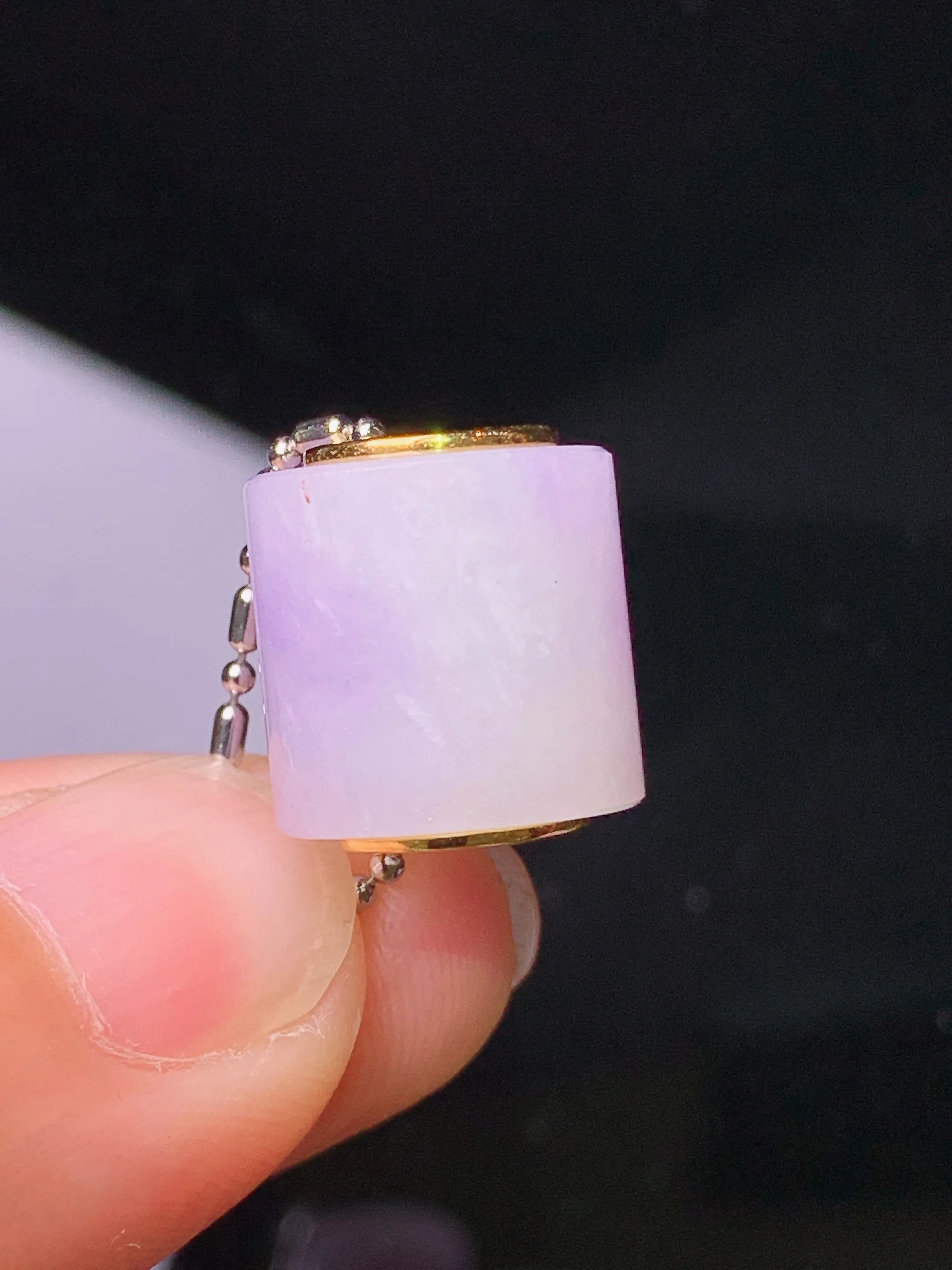 18k金镶嵌紫罗兰路路通吊坠 玉质细腻 色泽清新艳丽 整体尺寸12.2*12.2*12