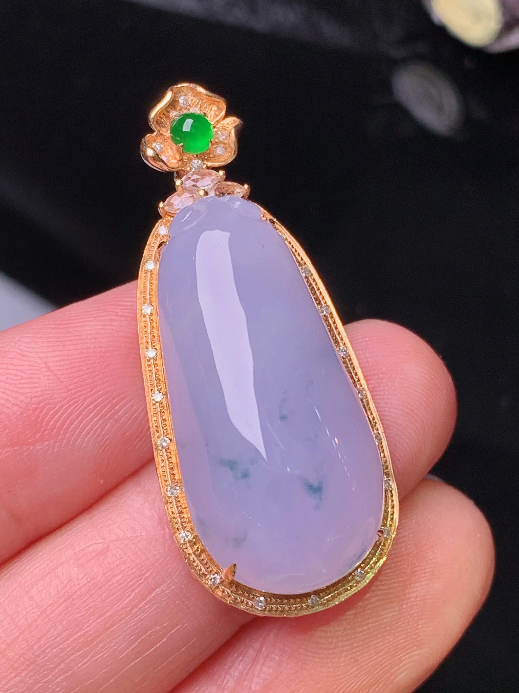 18k金钻镶嵌紫罗兰福瓜吊坠 玉质细腻 色泽清新艳丽 整体尺寸38.3*16.2*9.8