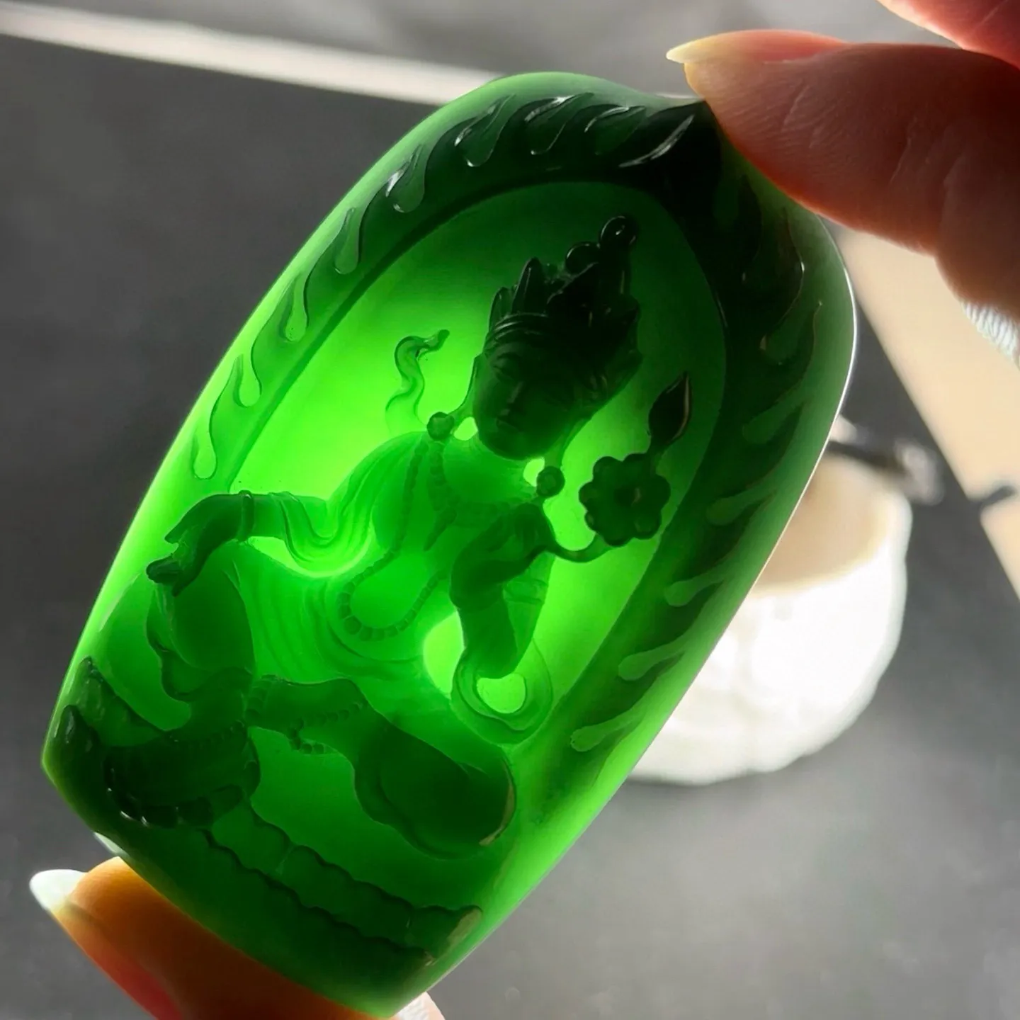 精品墨翠大势至菩萨 打灯通透 油性十足 尺寸69.8