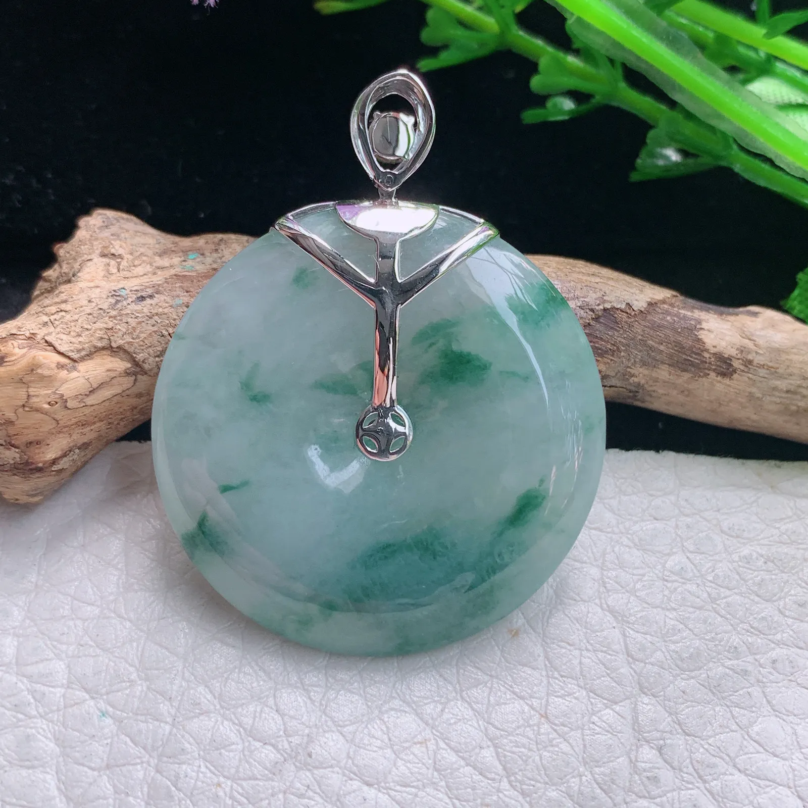 gp实拍42.6*33.2*6缅甸翡翠a货精雕冰飘花平安扣 玉扣玉吊坠 玉挂件