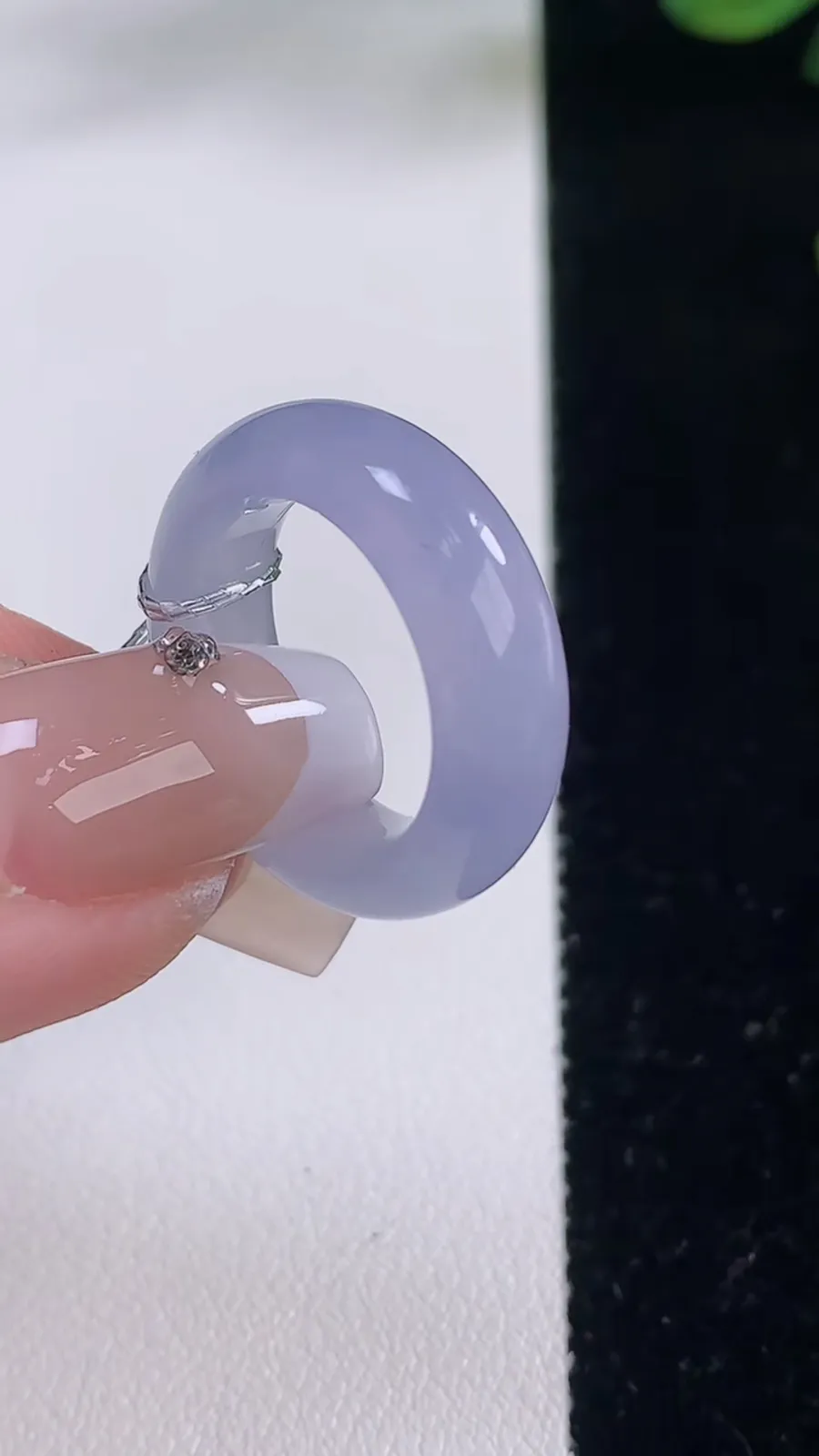 翡翠a货紫罗兰指环戒指，尺寸15.7-6.8-3.8，重量:4.76g