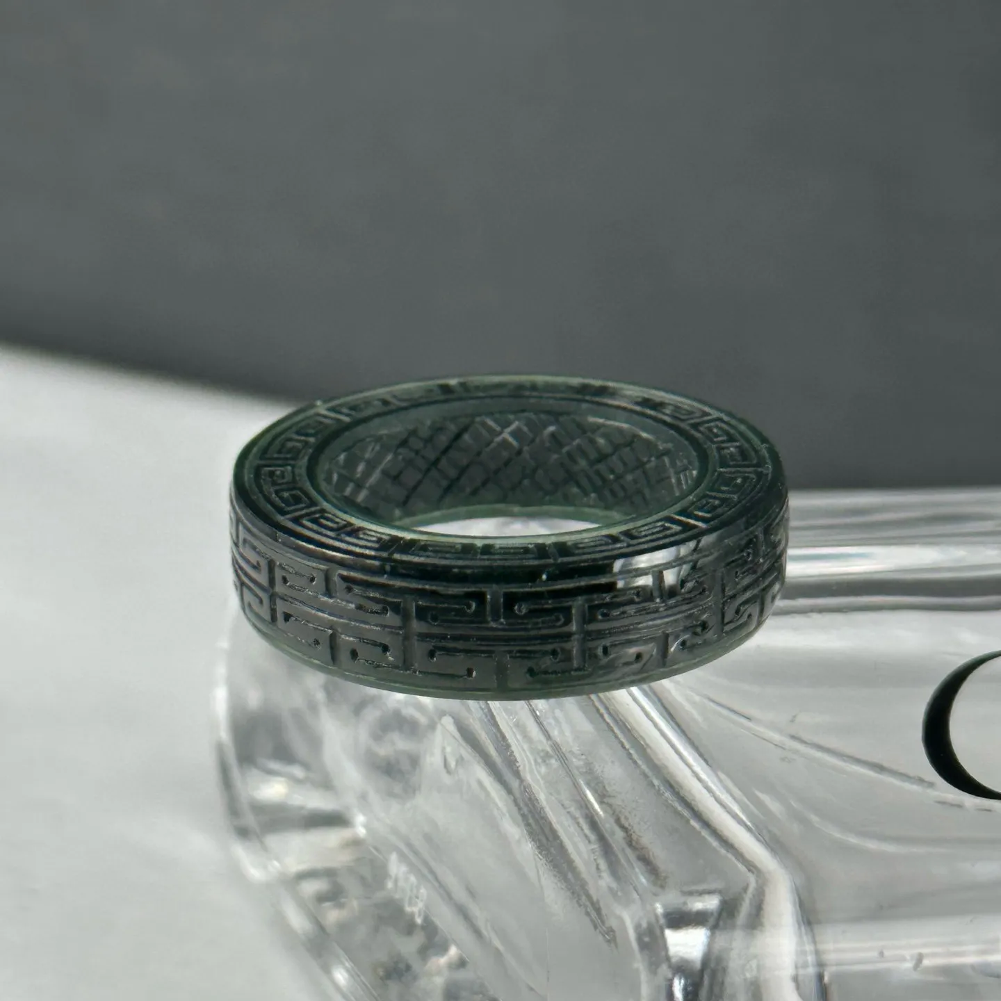 精品墨翠指环 纯手工雕刻 种好色正 黑度极好 打灯通透 油性十足