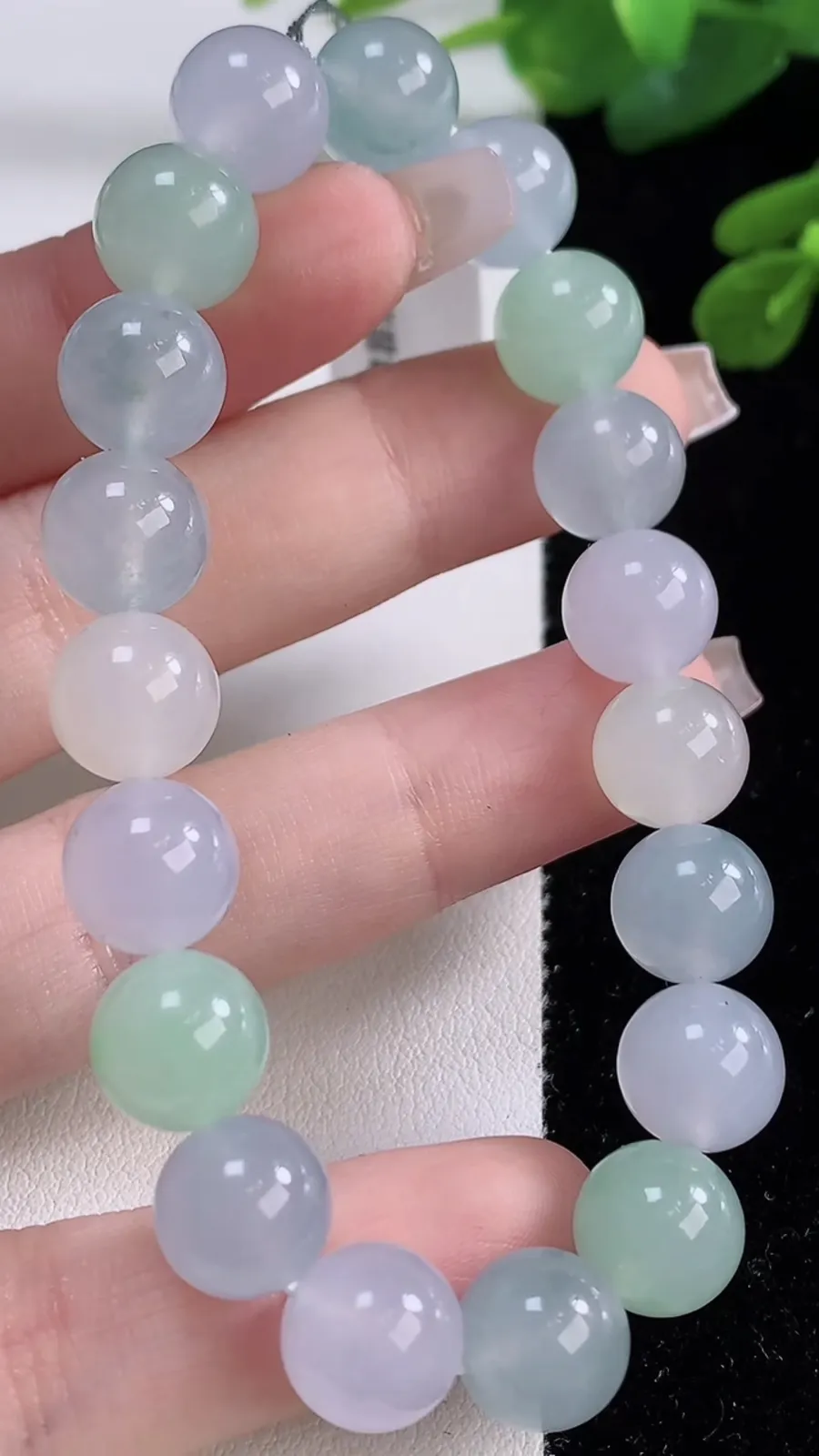 翡翠a货冰种春带彩 圆珠手串，尺寸9.6-19颗，重量:32.85g