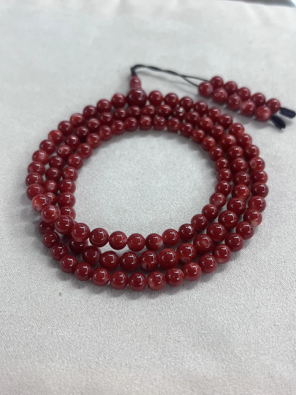 【天然日本阿卡赤血牛血红珊瑚6mm圆珠108粒佛珠链】项链手链两用款！日本产地，阿卡材料，赤血牛血红颜色，光泽柔润透亮，直径约6.25-5.22mm，重量31.24克，珊瑚本为佛教珍宝，来自深海千年生长，有生长纹，属于有机宝石，气场强大，稀少珍贵！每粒均为天然无添加无修补！少虫眼少白芯！收藏精品！传承宝贝！