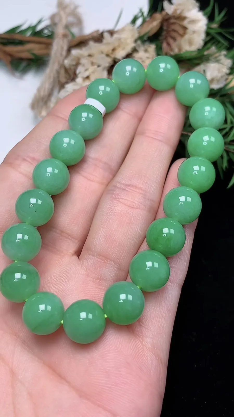 翡翠a货满绿圆珠手串，尺寸10-19颗，重量:33.00g